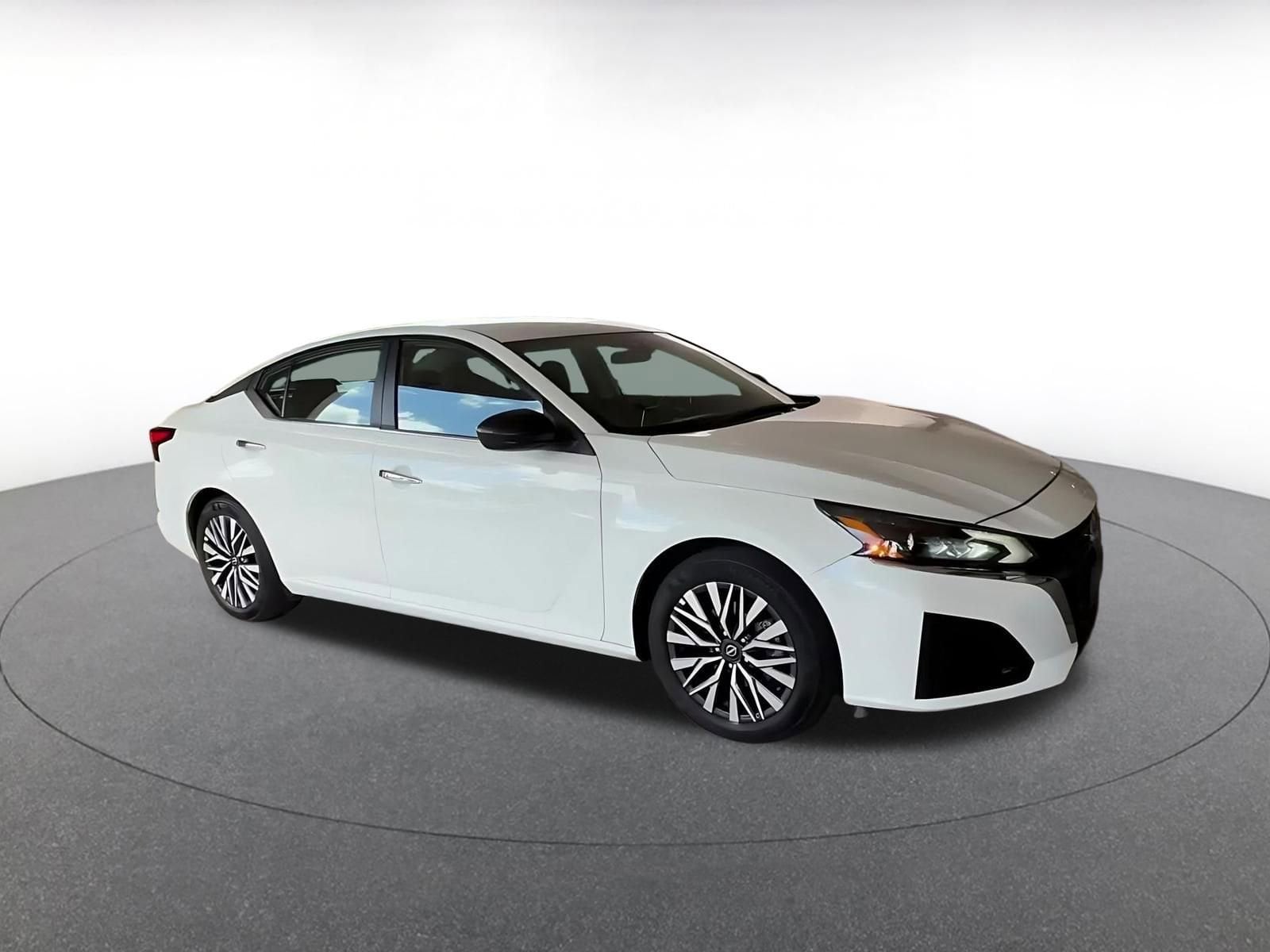 Thumbnail: 2025 Nissan Altima - 2