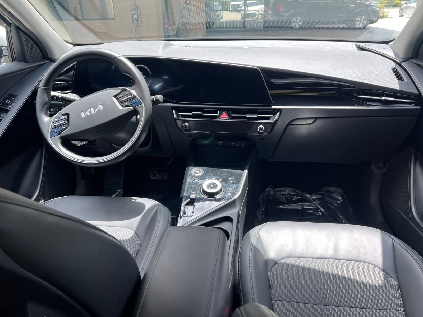 Thumbnail: 2023 Kia Niro - 30