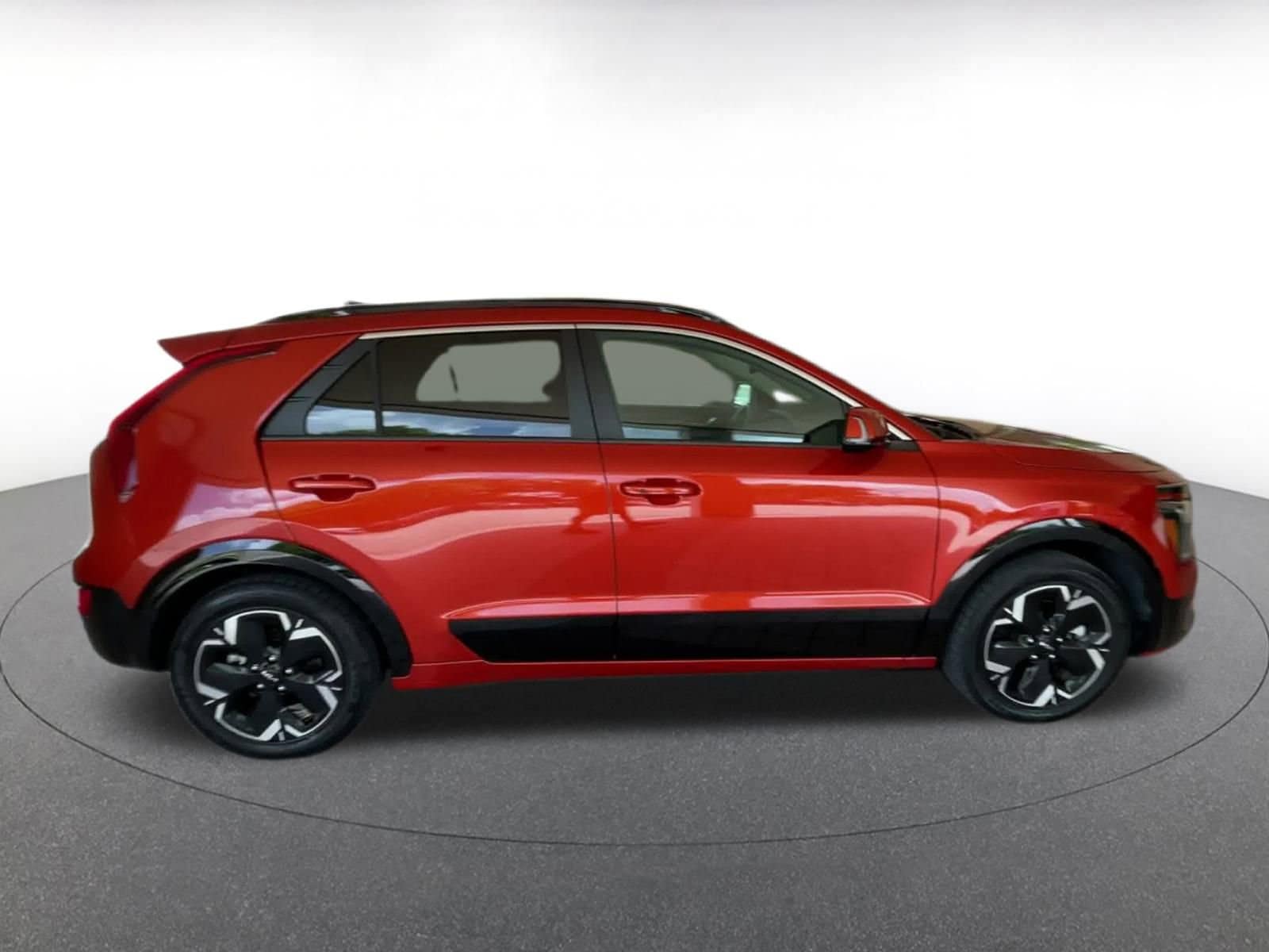 Thumbnail: 2023 Kia Niro - 16