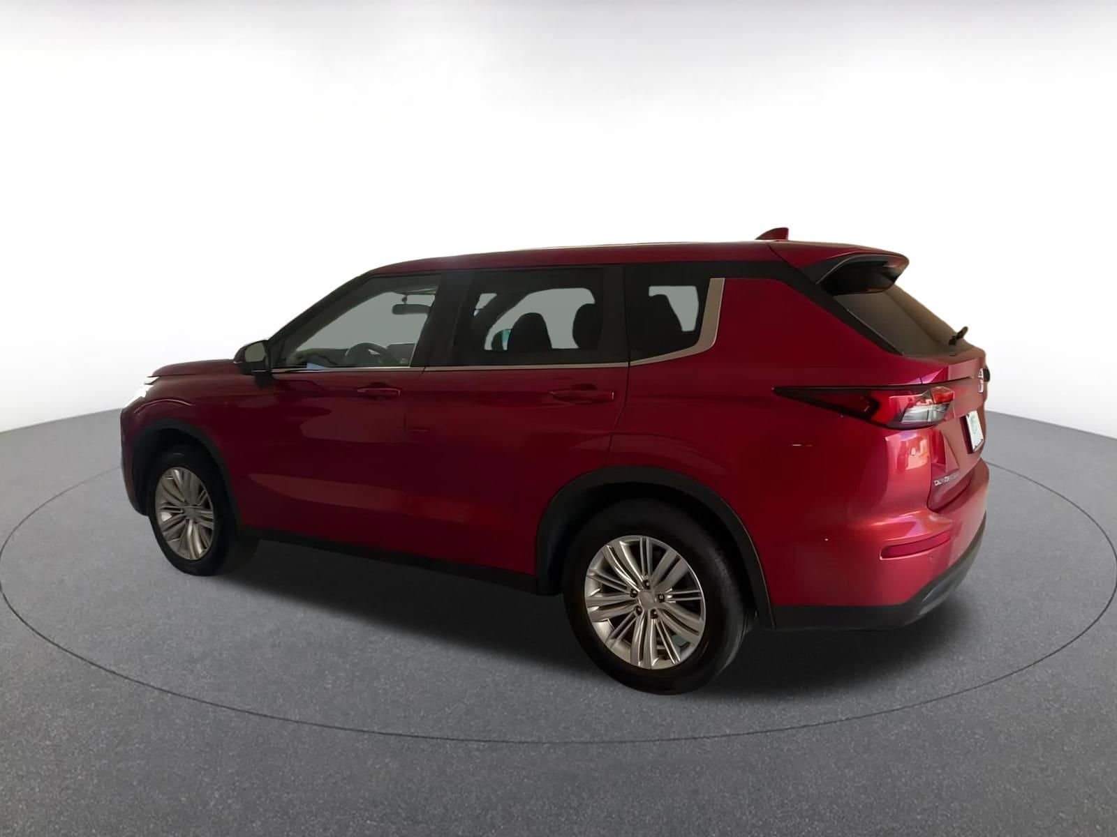 Thumbnail: 2022 Mitsubishi Outlander - 8