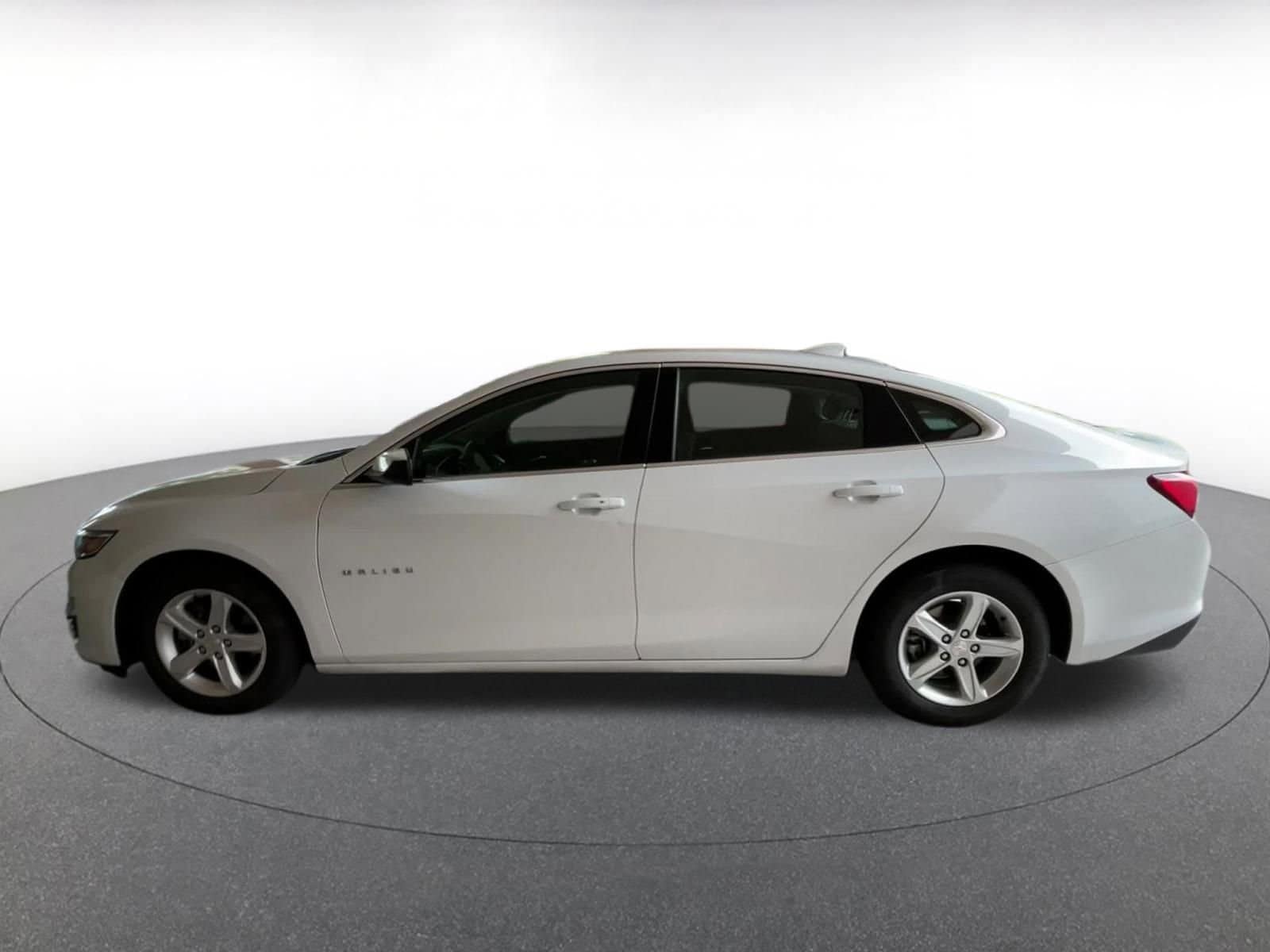 Thumbnail: 2023 Chevrolet Malibu - 9