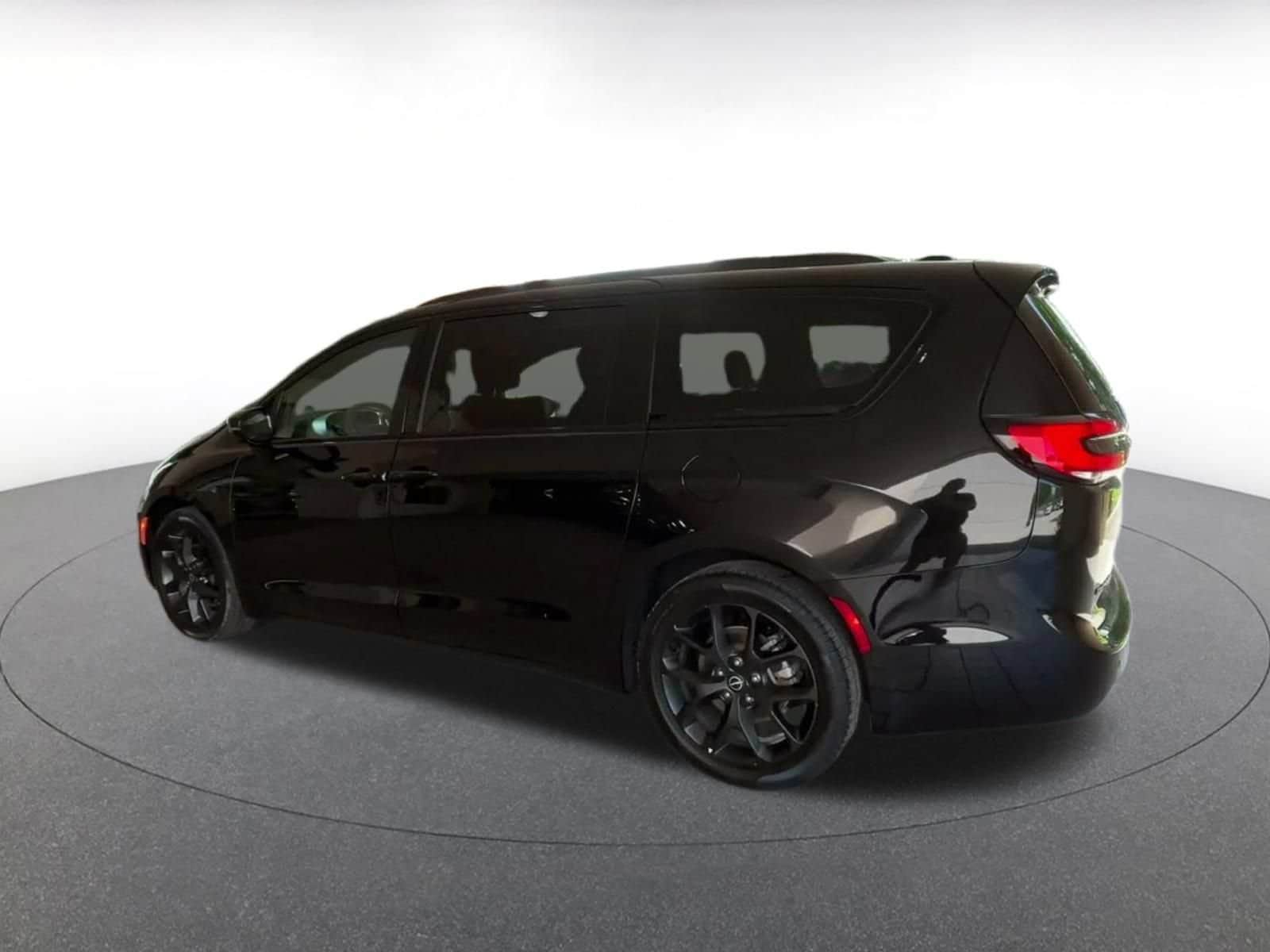 Thumbnail: 2025 Chrysler Pacifica - 7