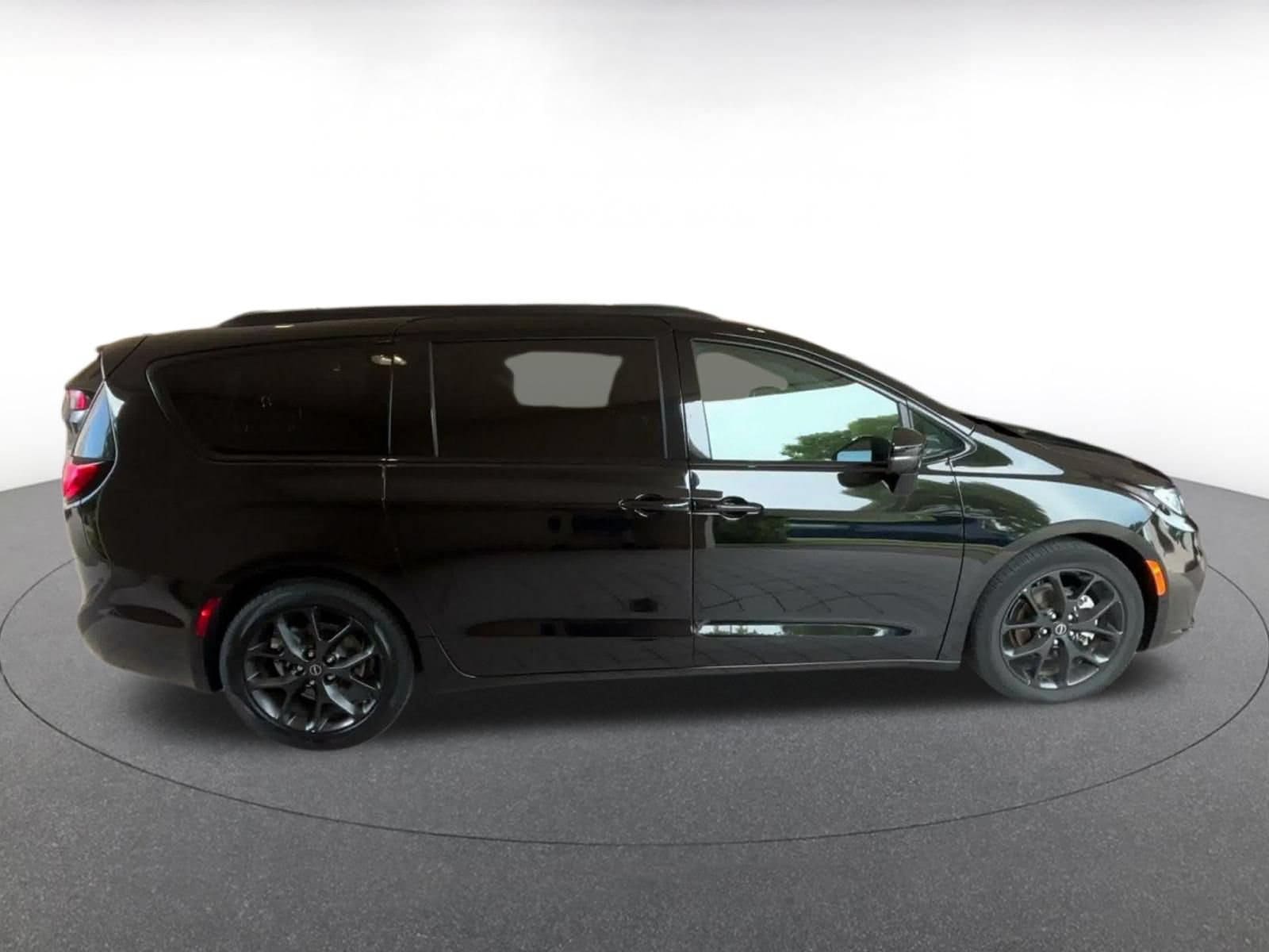 Thumbnail: 2025 Chrysler Pacifica - 15