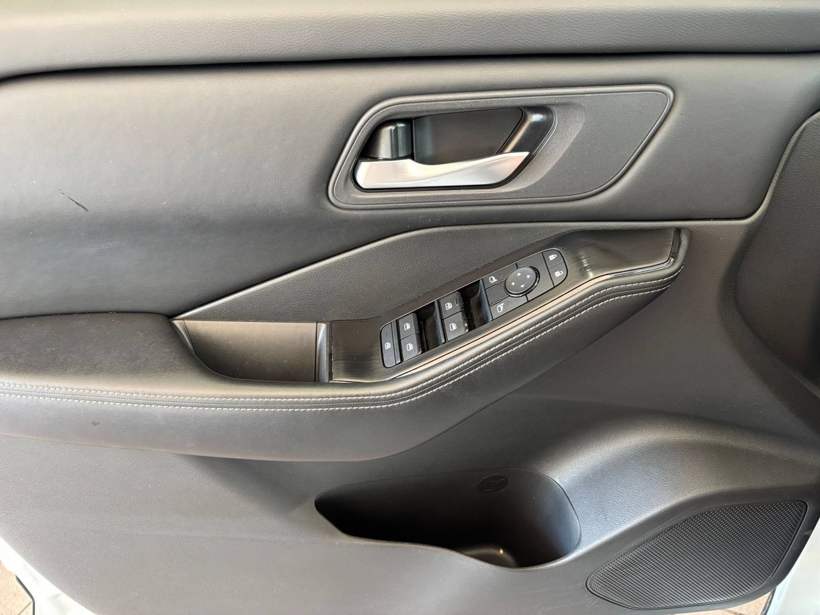 2025 Nissan Rogue SV - Photo 18