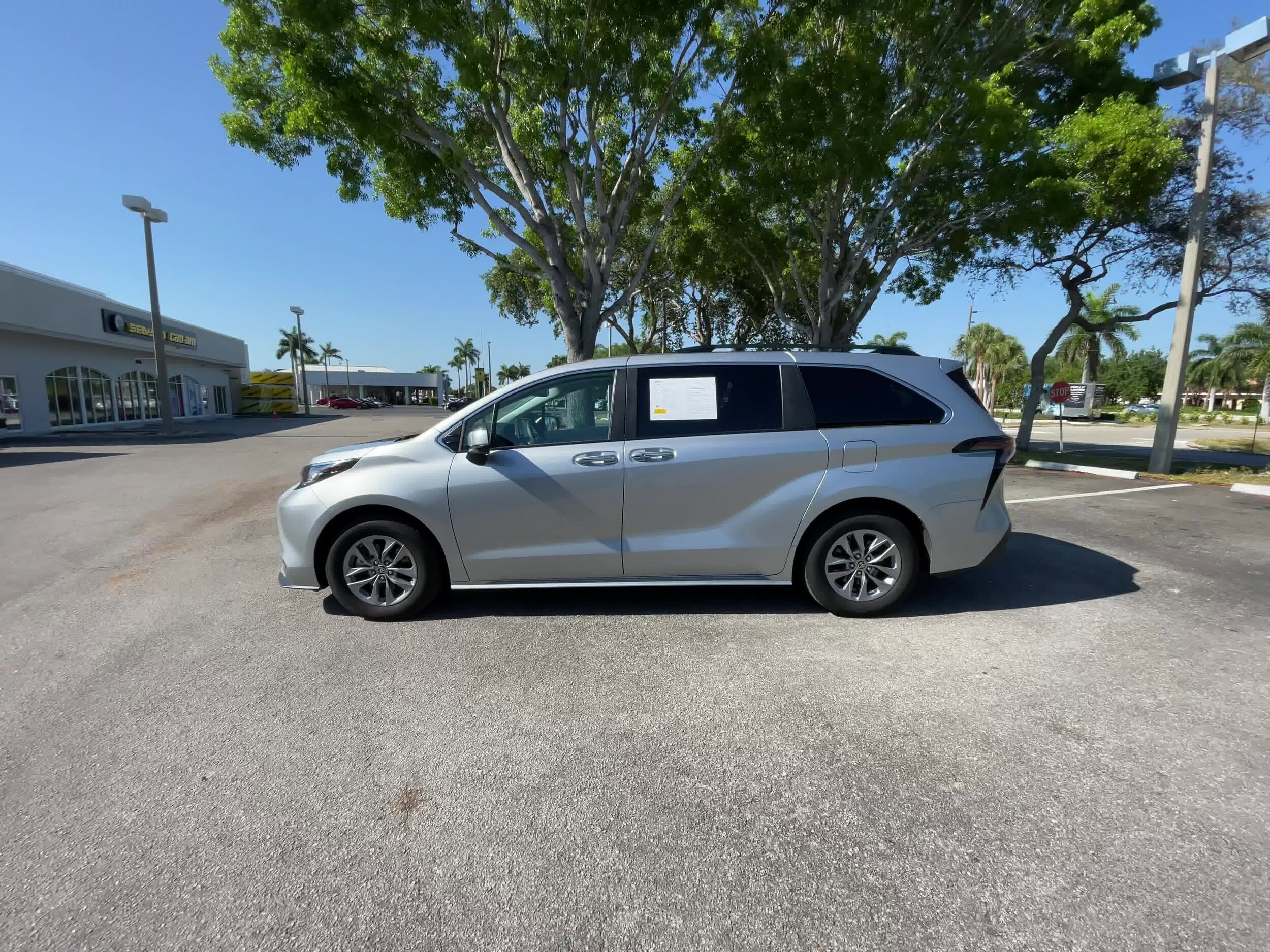 2023 Toyota Sienna XLE 7