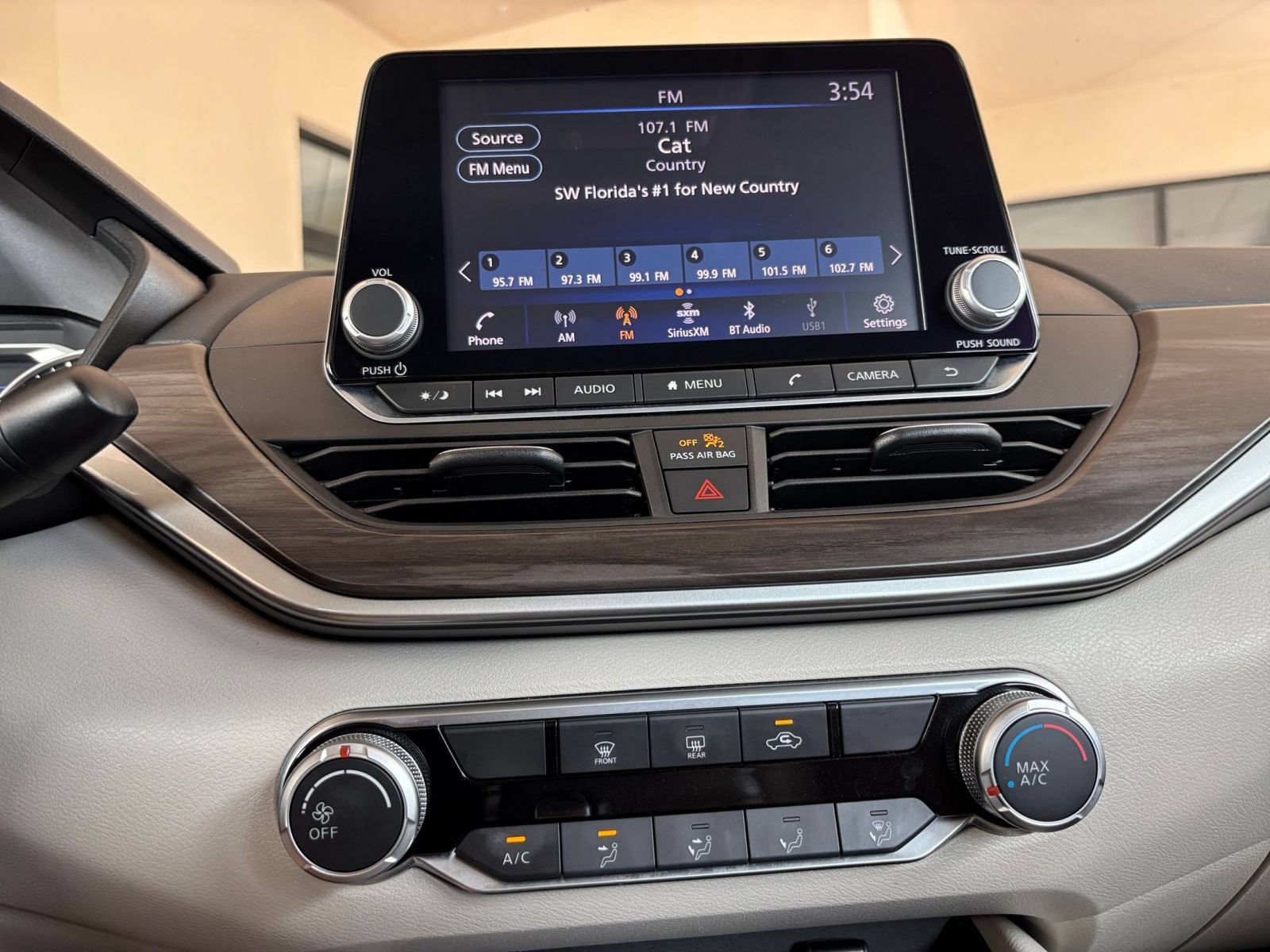 2025 Nissan Altima SV - Photo 17