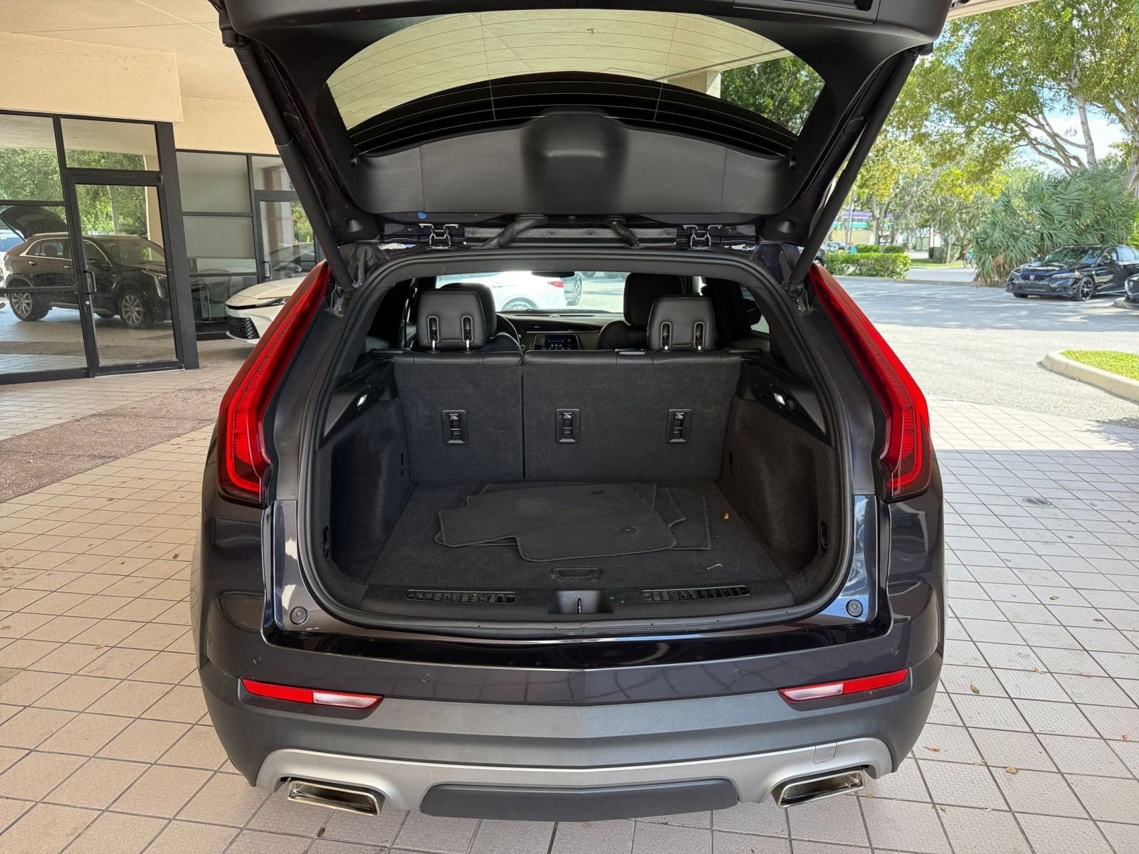 Thumbnail: 2023 Cadillac XT4 - 24