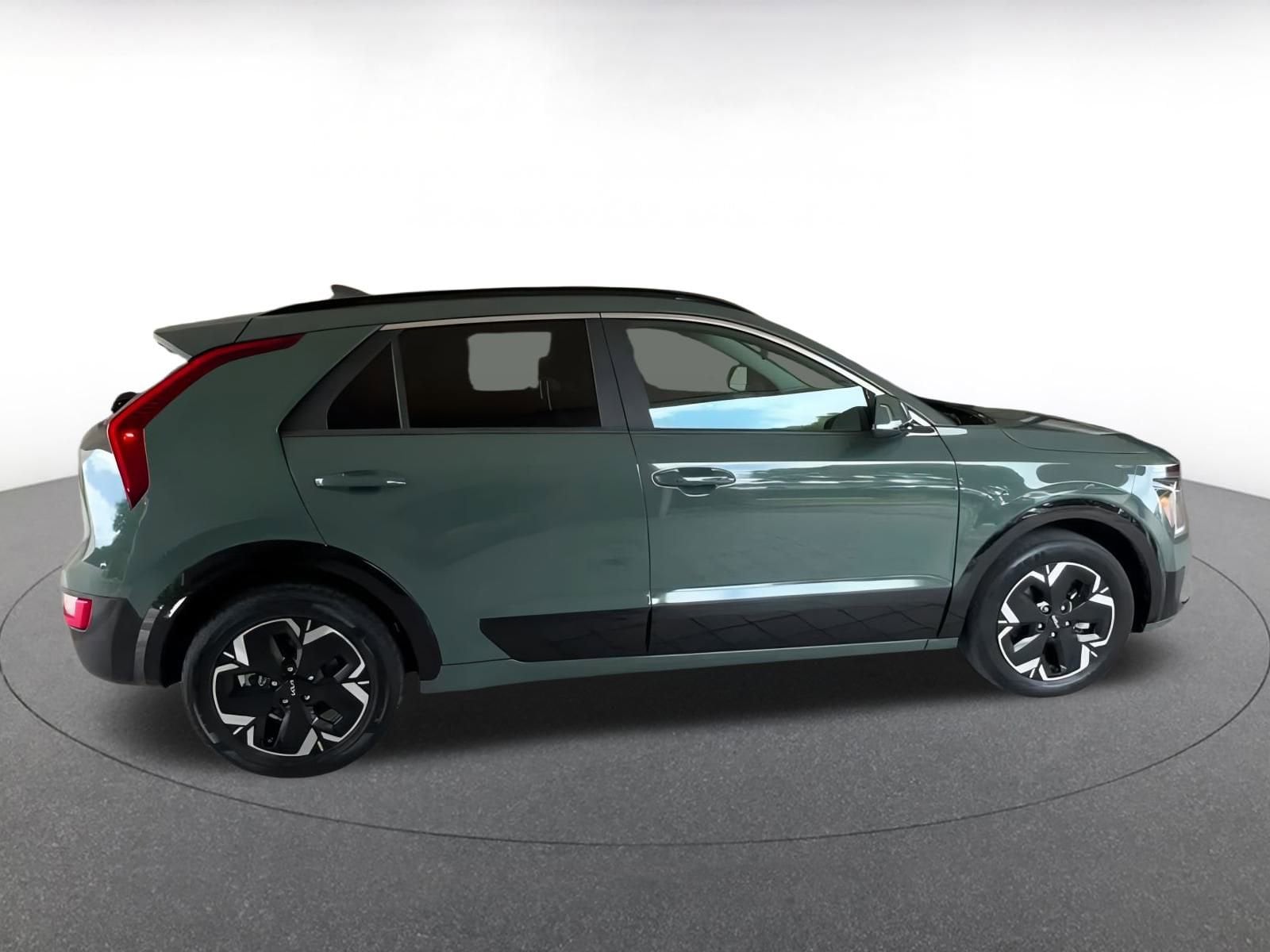 Thumbnail: 2023 Kia Niro - 16