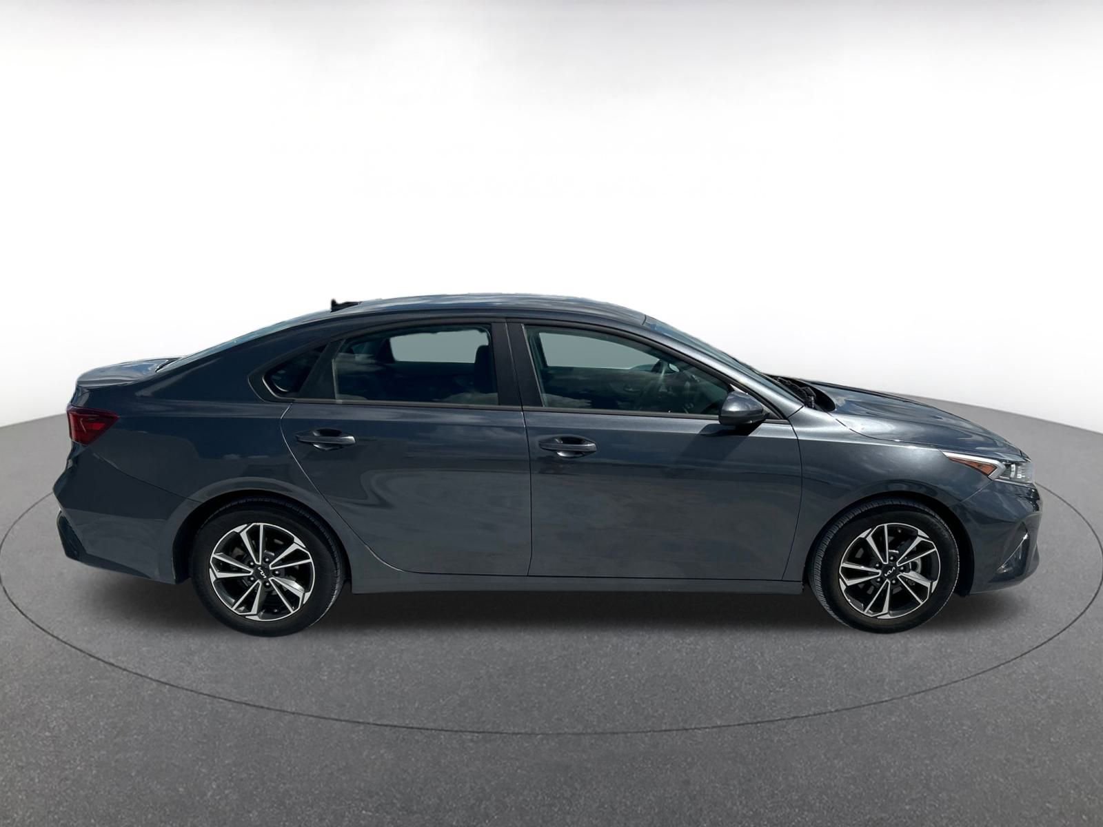 Thumbnail: 2024 Kia Forte - 8