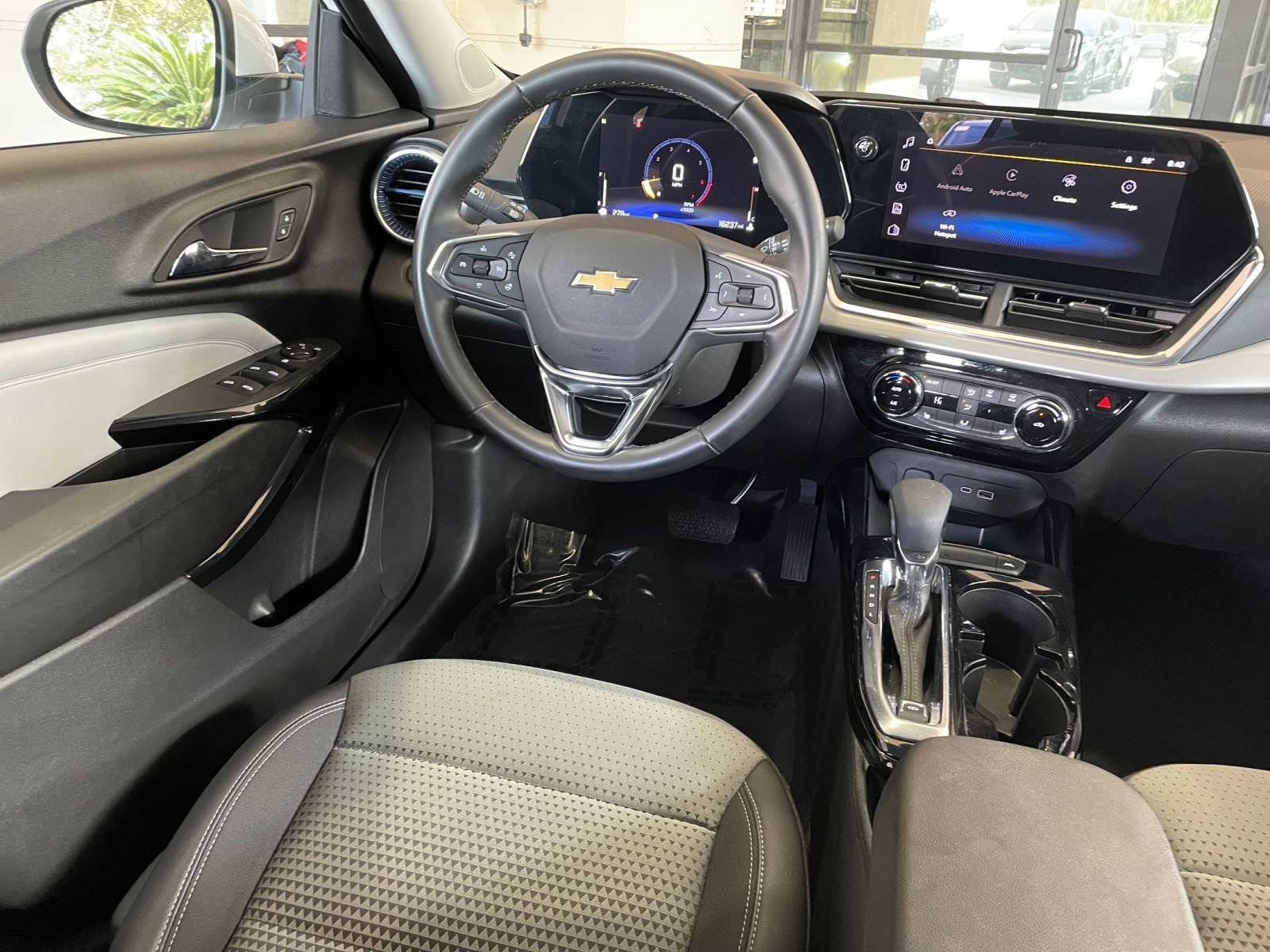 Thumbnail: 2025 Chevrolet Trax - 33