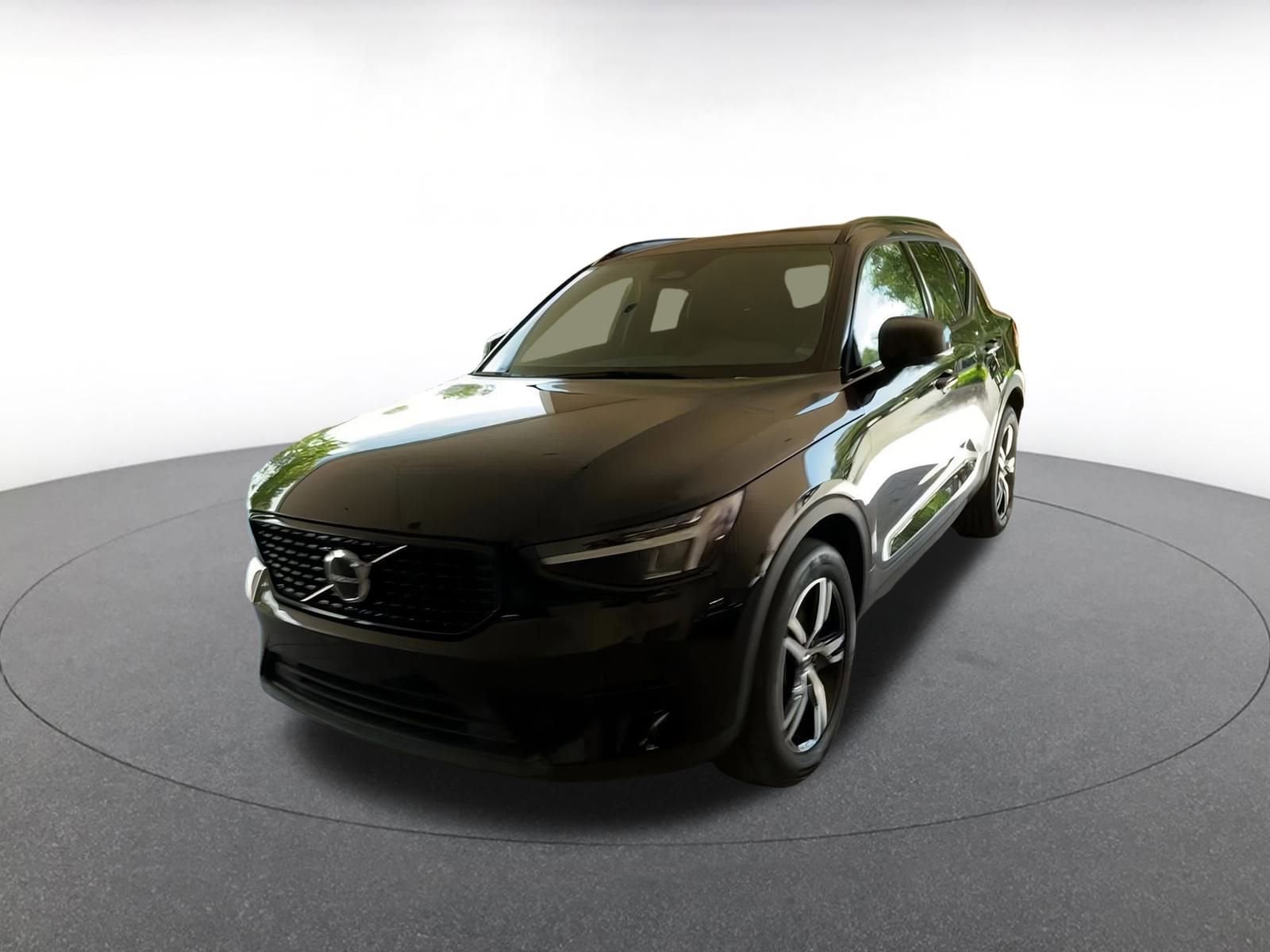Thumbnail: 2024 Volvo XC40 - 4