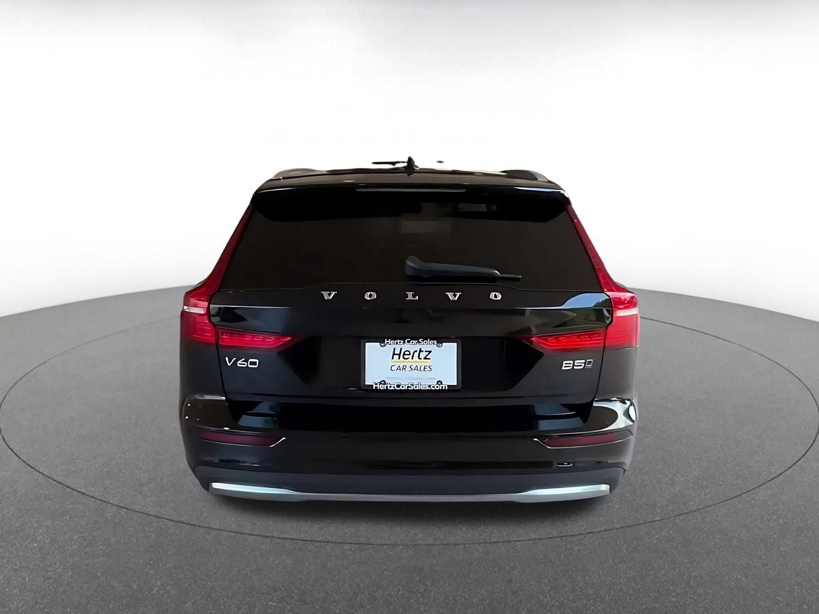 Thumbnail: 2025 Volvo S60 - 10