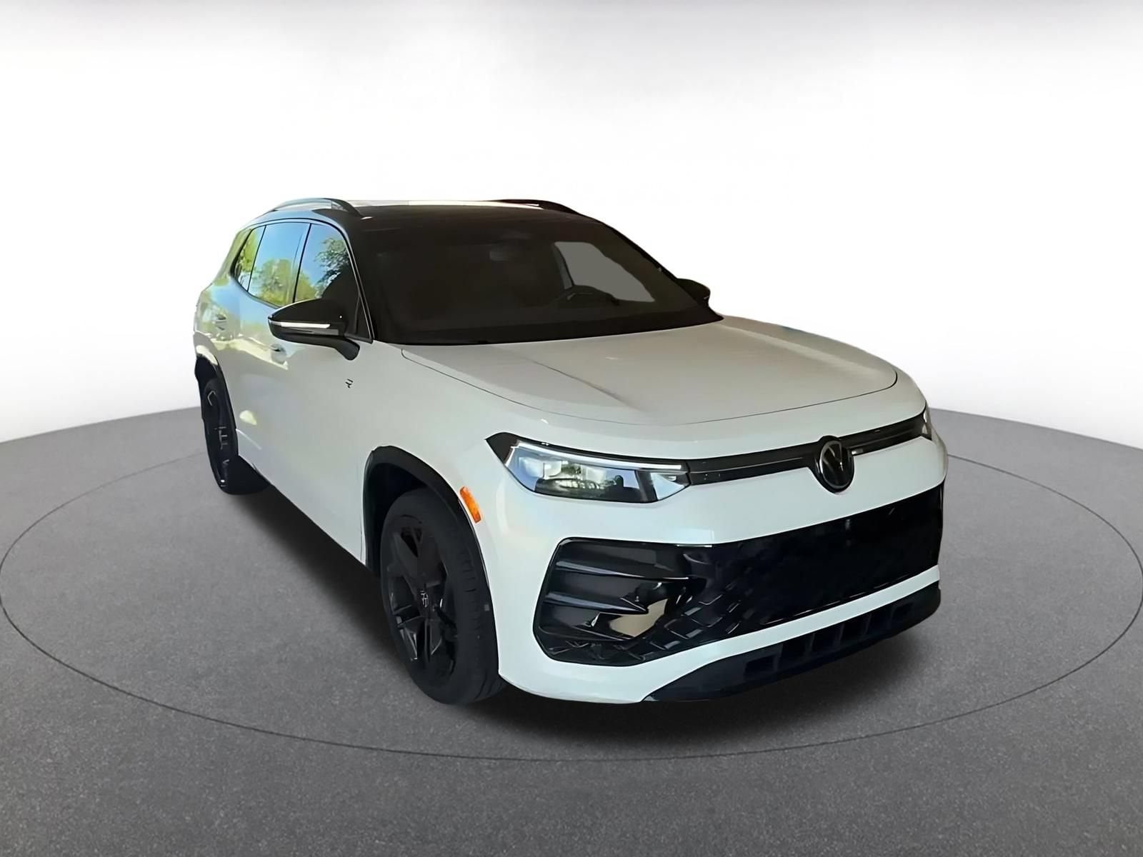 Thumbnail: 2025 Volkswagen Tiguan - 3