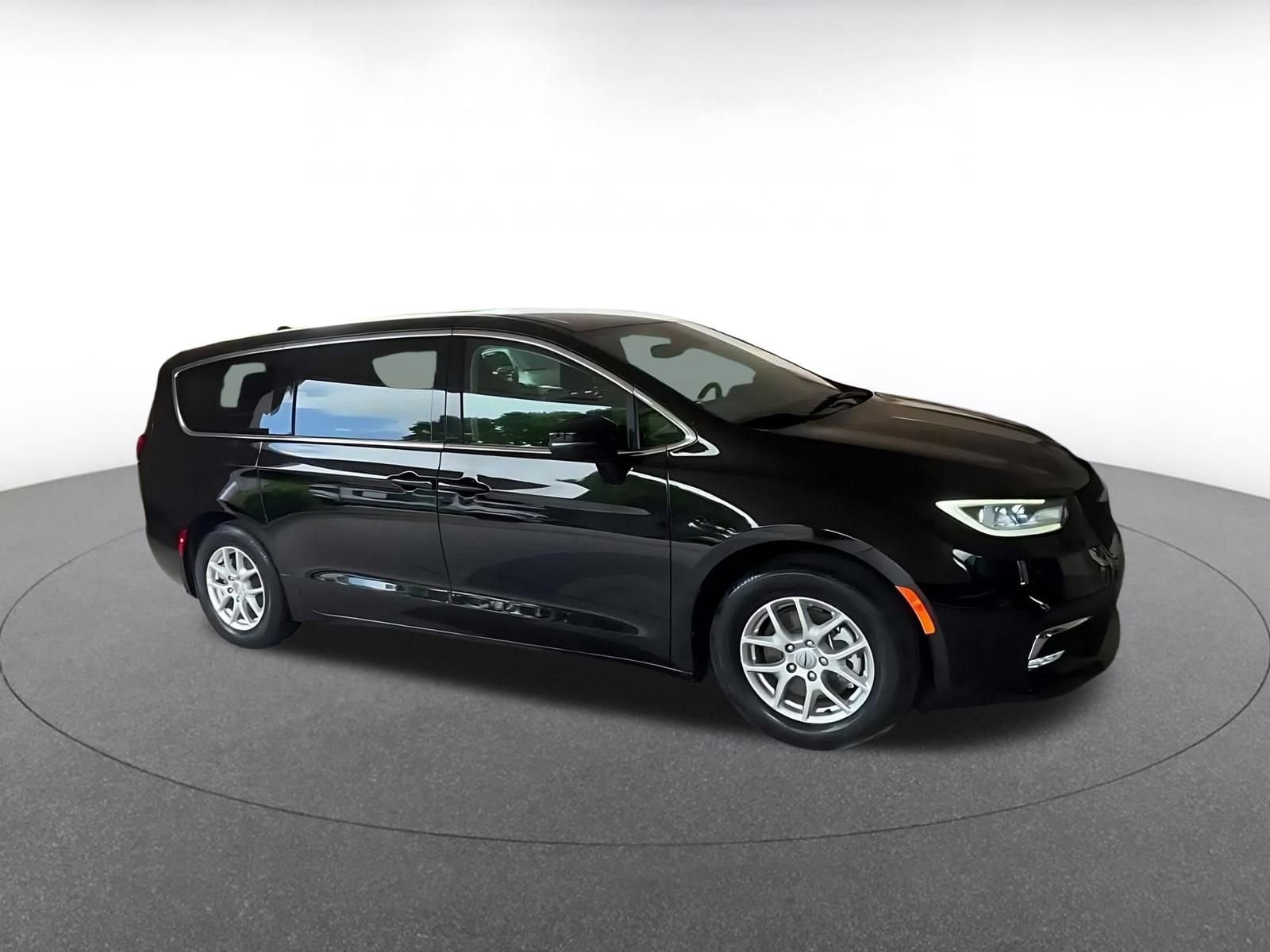 Thumbnail: 2024 Chrysler Pacifica - 2