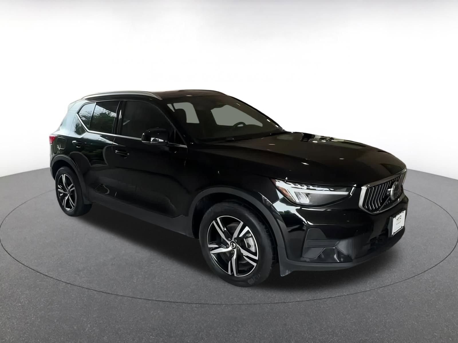 Thumbnail: 2024 Volvo XC40 - 2