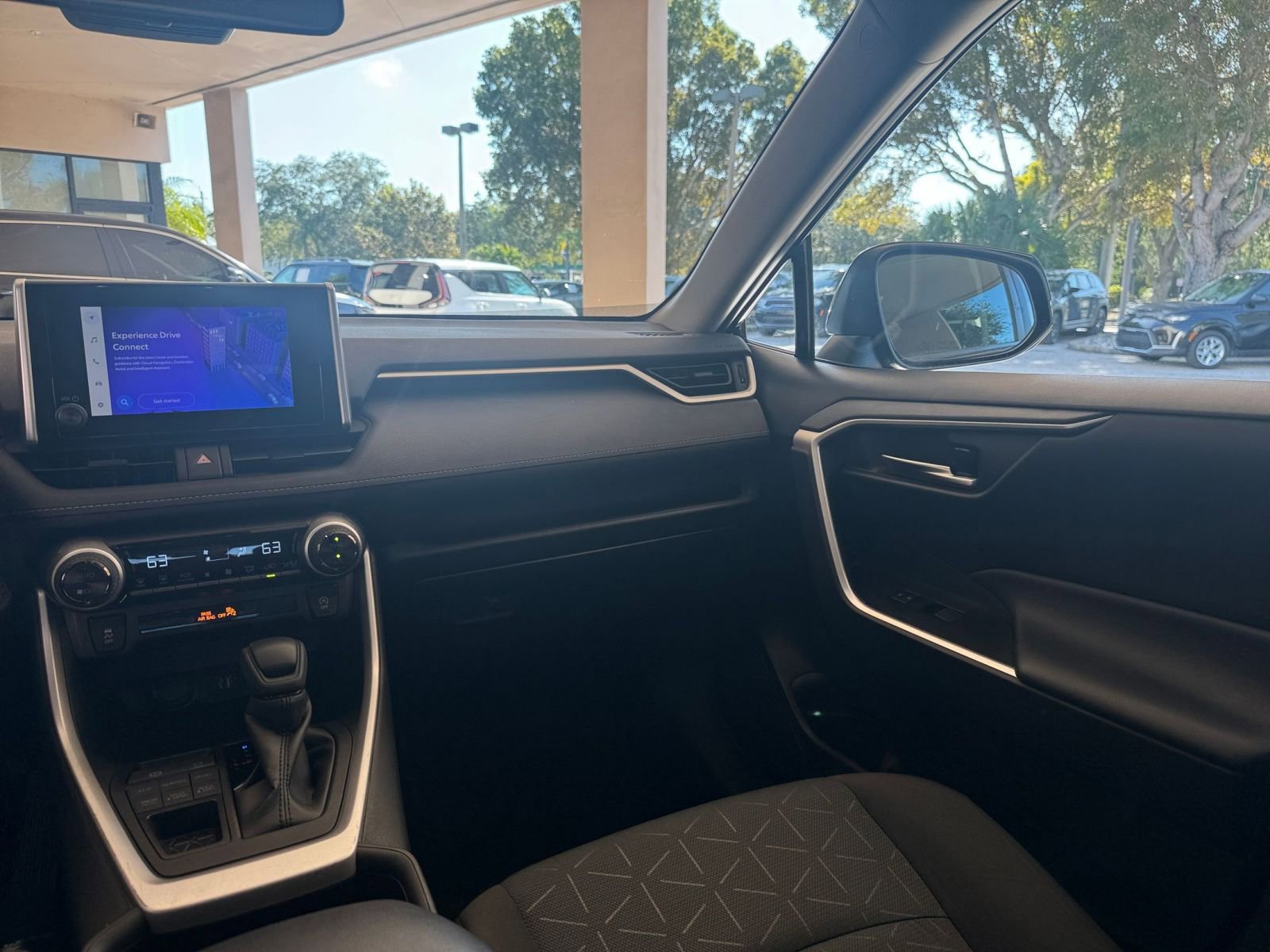 Thumbnail: 2025 Toyota RAV4 - 29