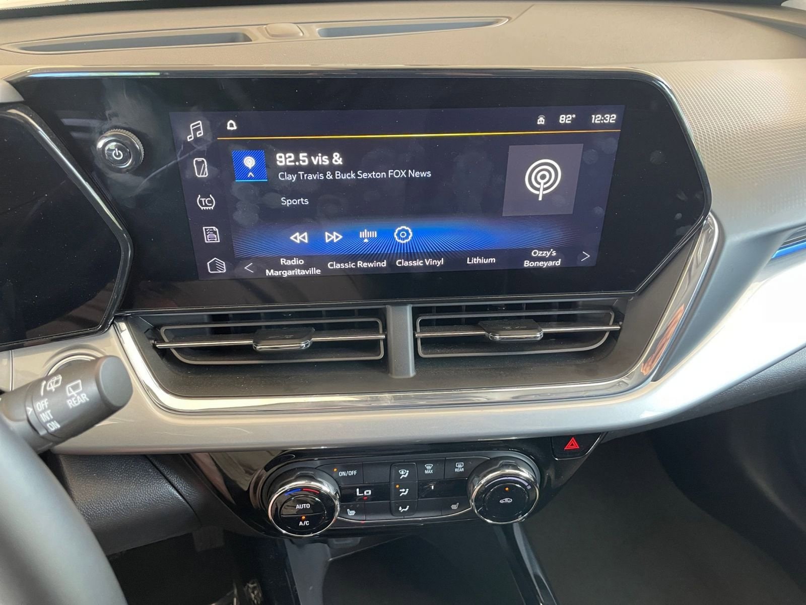 Thumbnail: 2025 Chevrolet Trax - 17