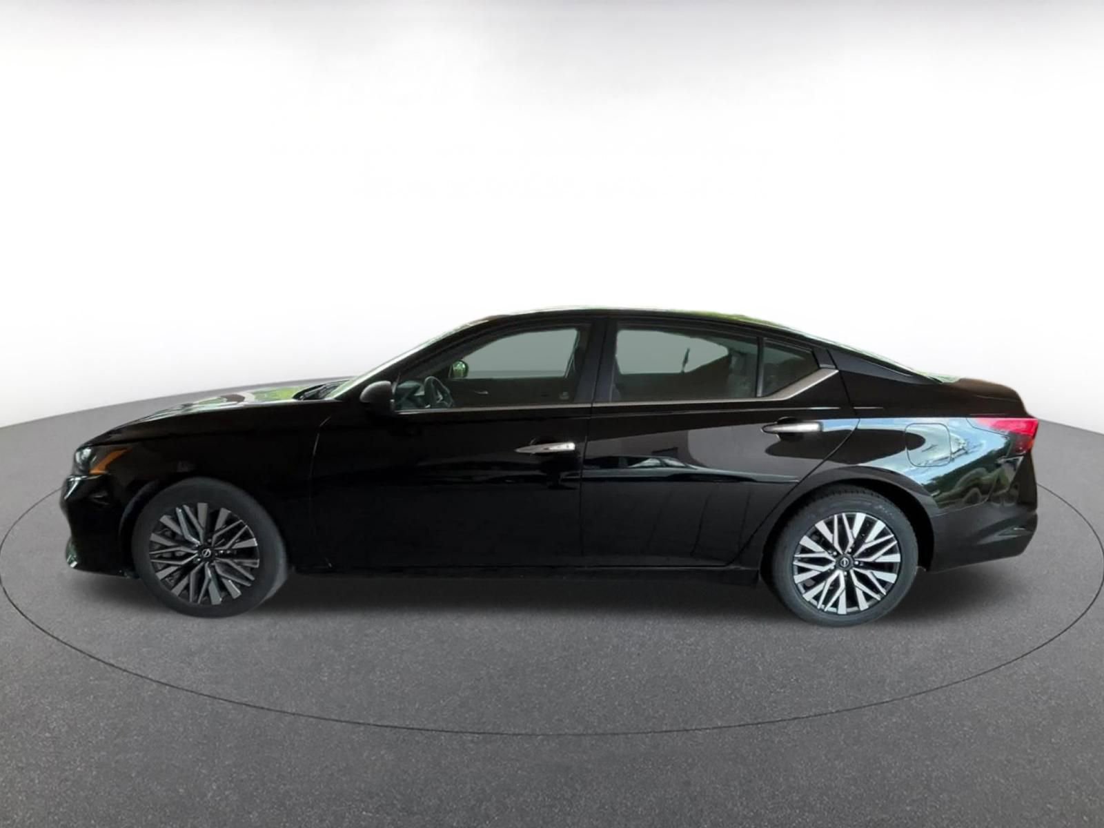 Thumbnail: 2025 Nissan Altima - 8