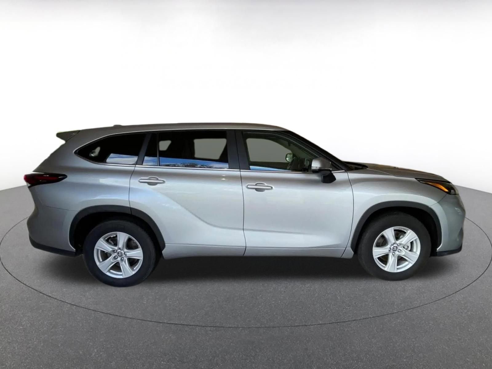 Thumbnail: 2025 Toyota Highlander - 16