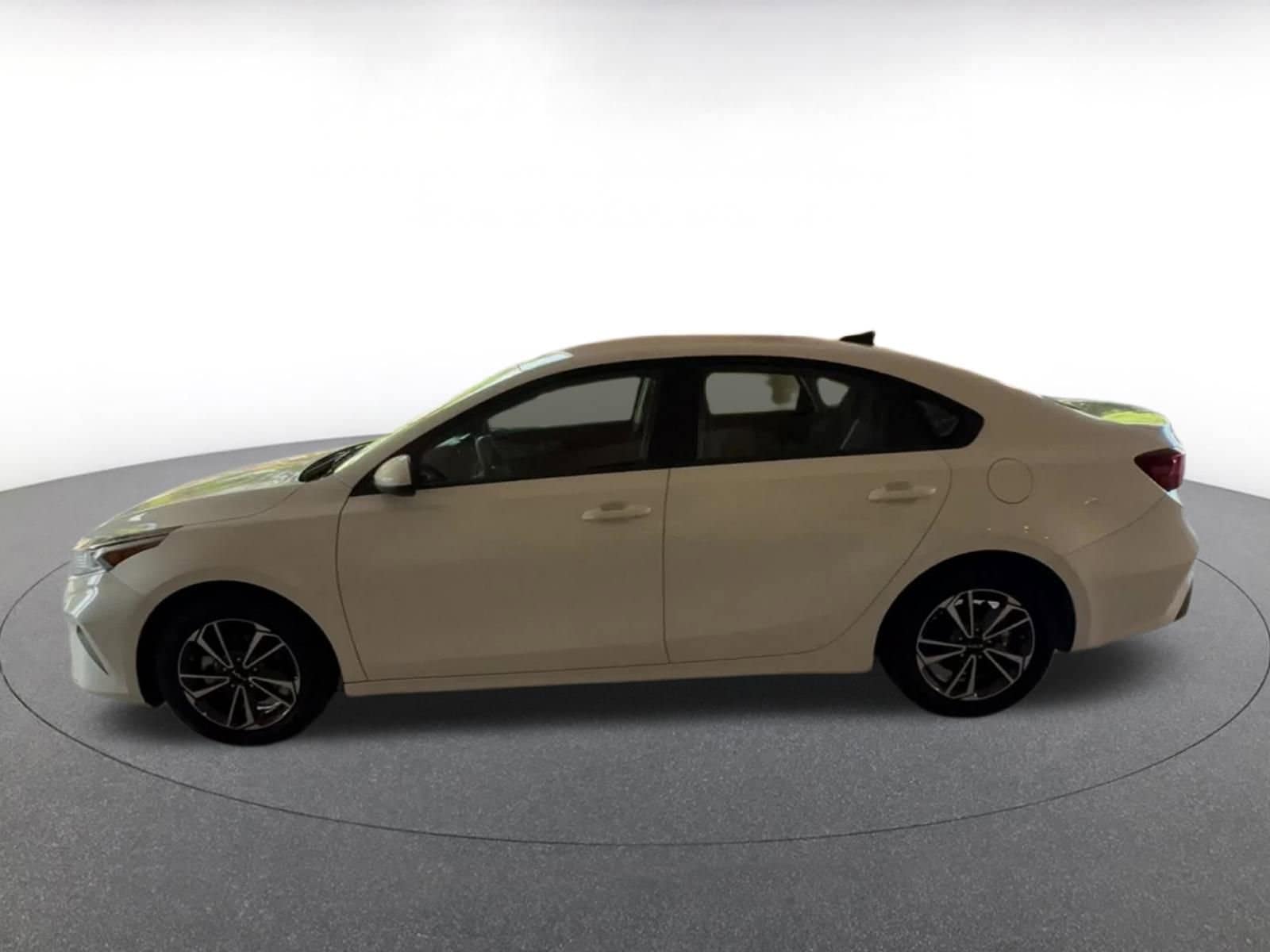 Thumbnail: 2024 Kia Forte - 9