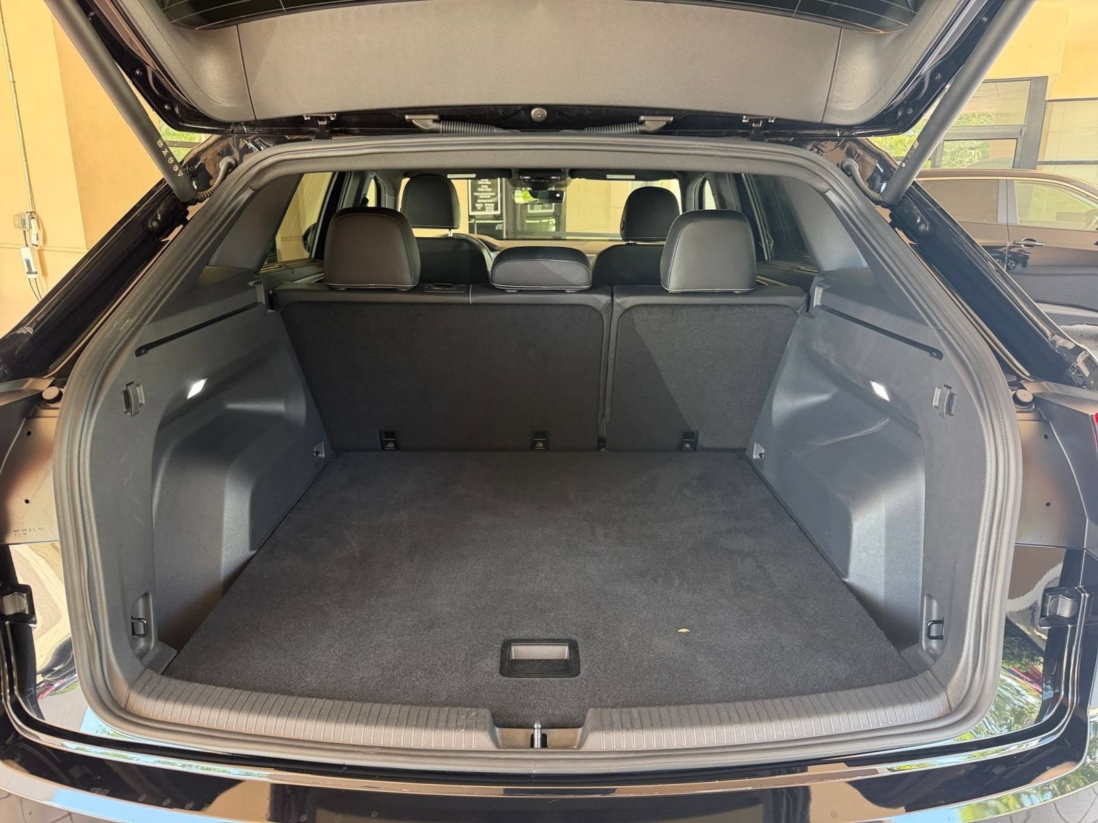 Thumbnail: 2026 Volkswagen Atlas - 32