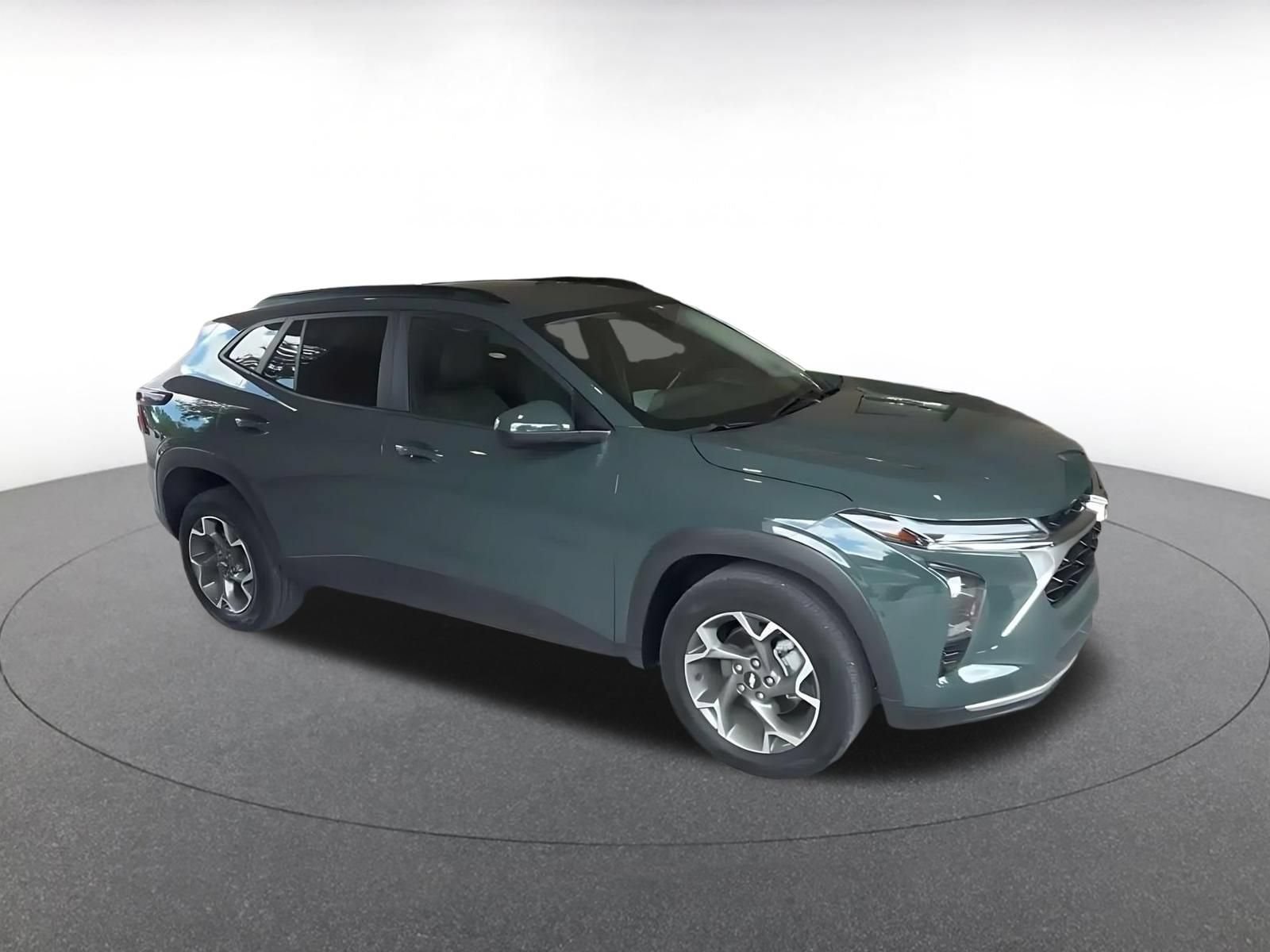 Thumbnail: 2025 Chevrolet Trax - 2