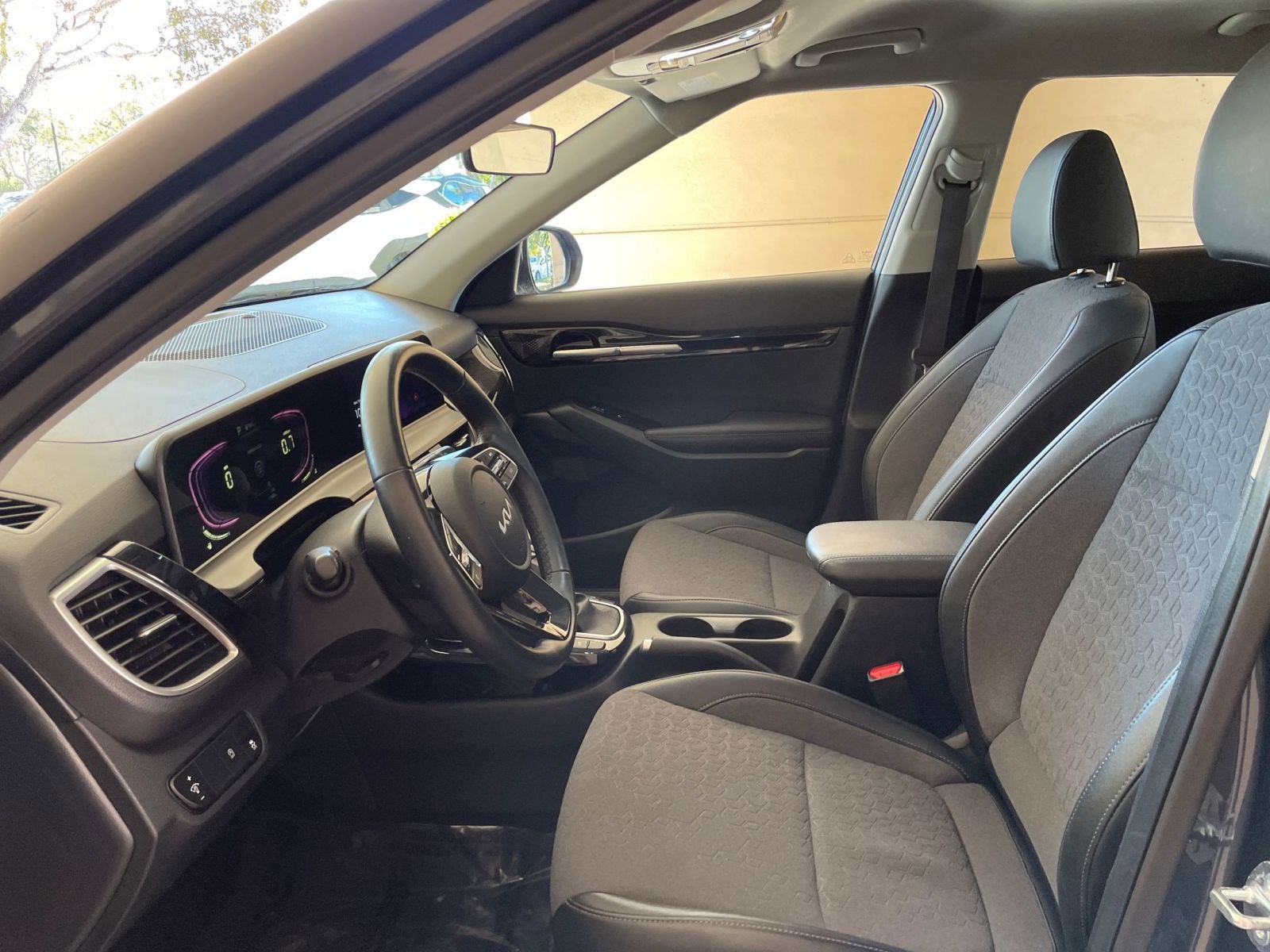 Thumbnail: 2025 Kia Seltos - 23