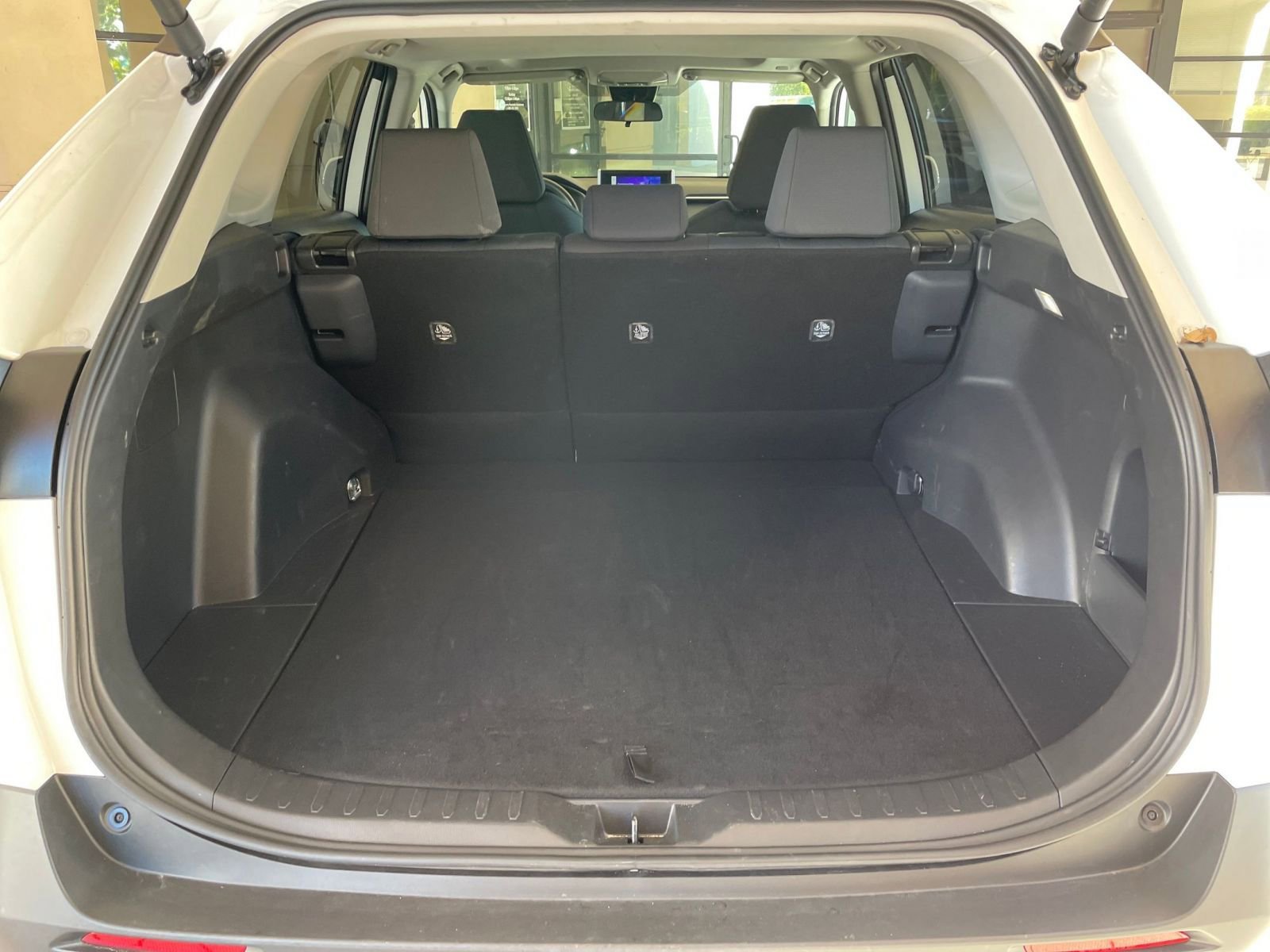 Thumbnail: 2025 Toyota RAV4 - 32