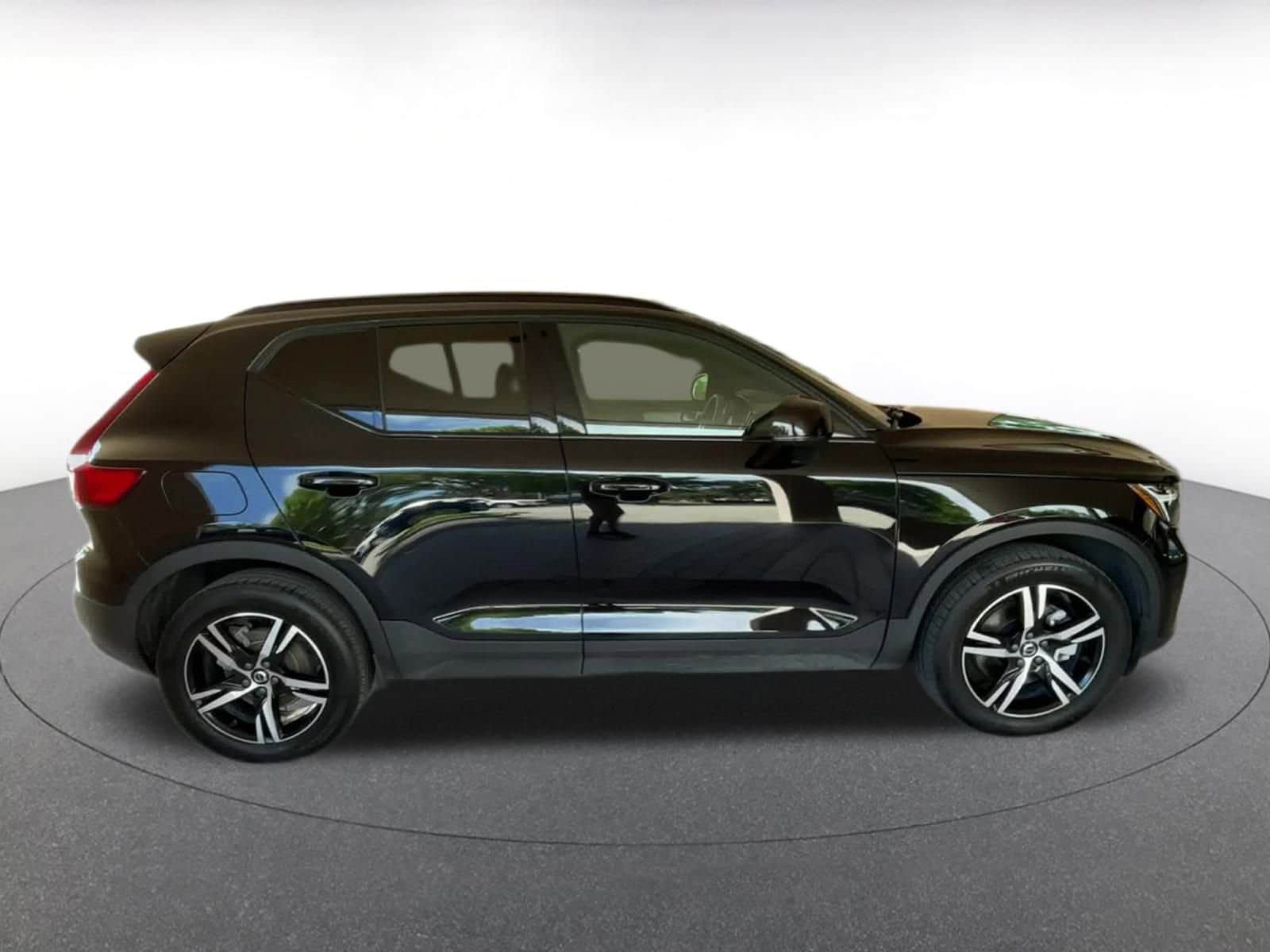 Thumbnail: 2024 Volvo XC40 - 16