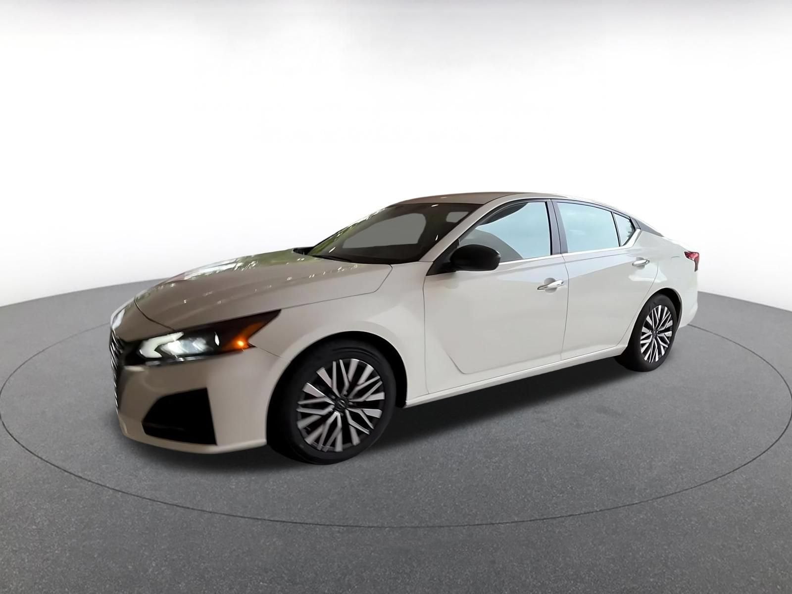 Thumbnail: 2025 Nissan Altima - 8