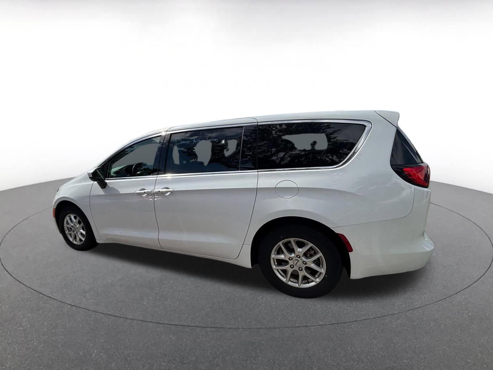 Thumbnail: 2023 Chrysler Voyager - 6