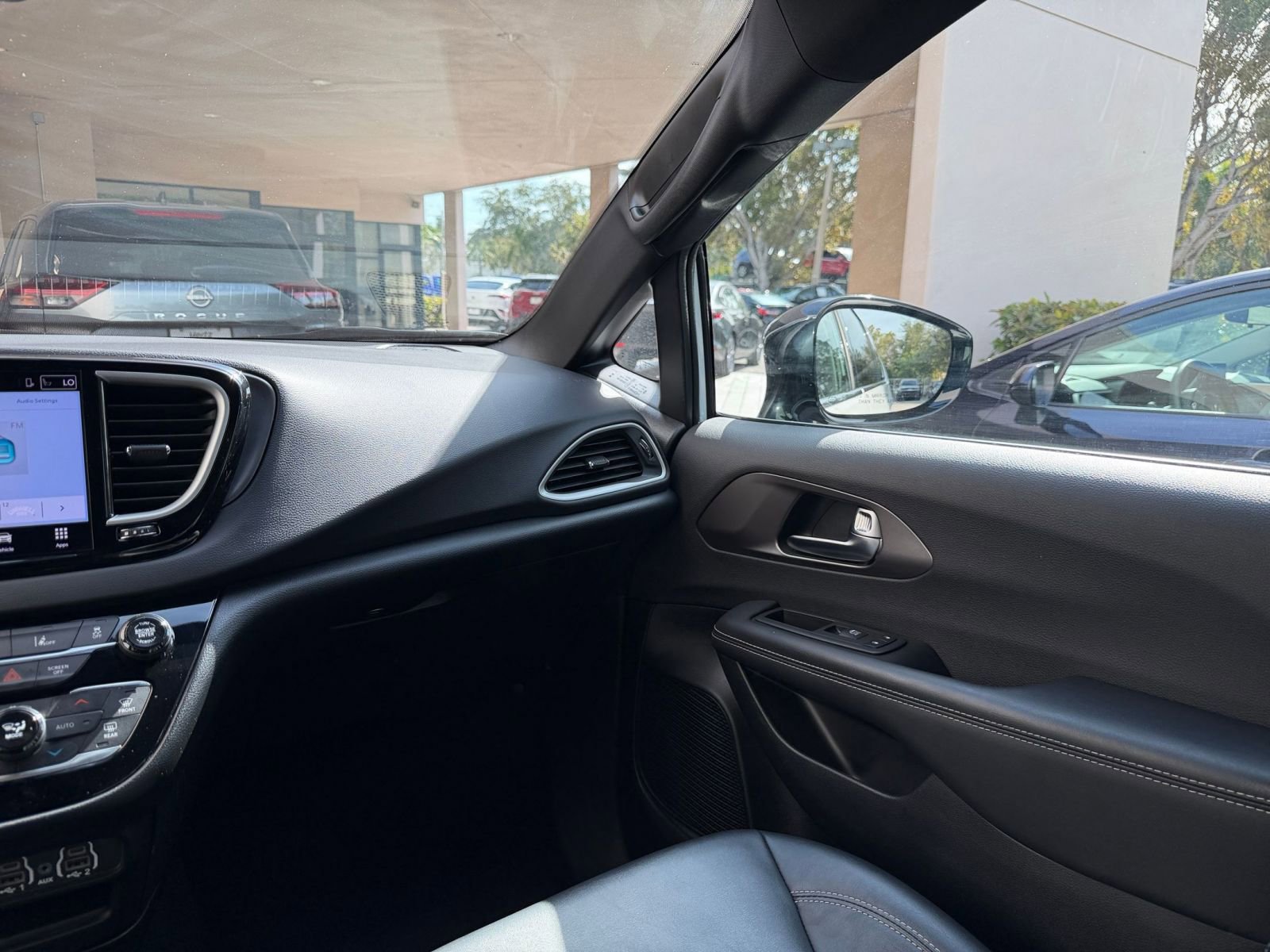 Thumbnail: 2025 Chrysler Pacifica - 31