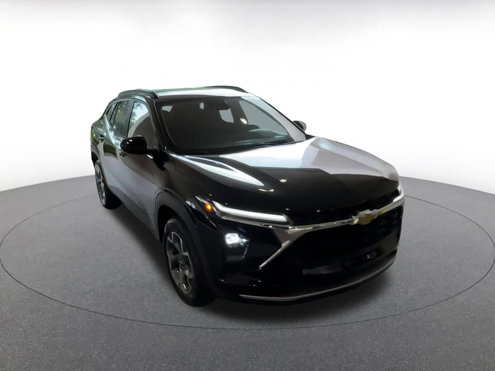 Thumbnail: 2025 Chevrolet Trax - 3