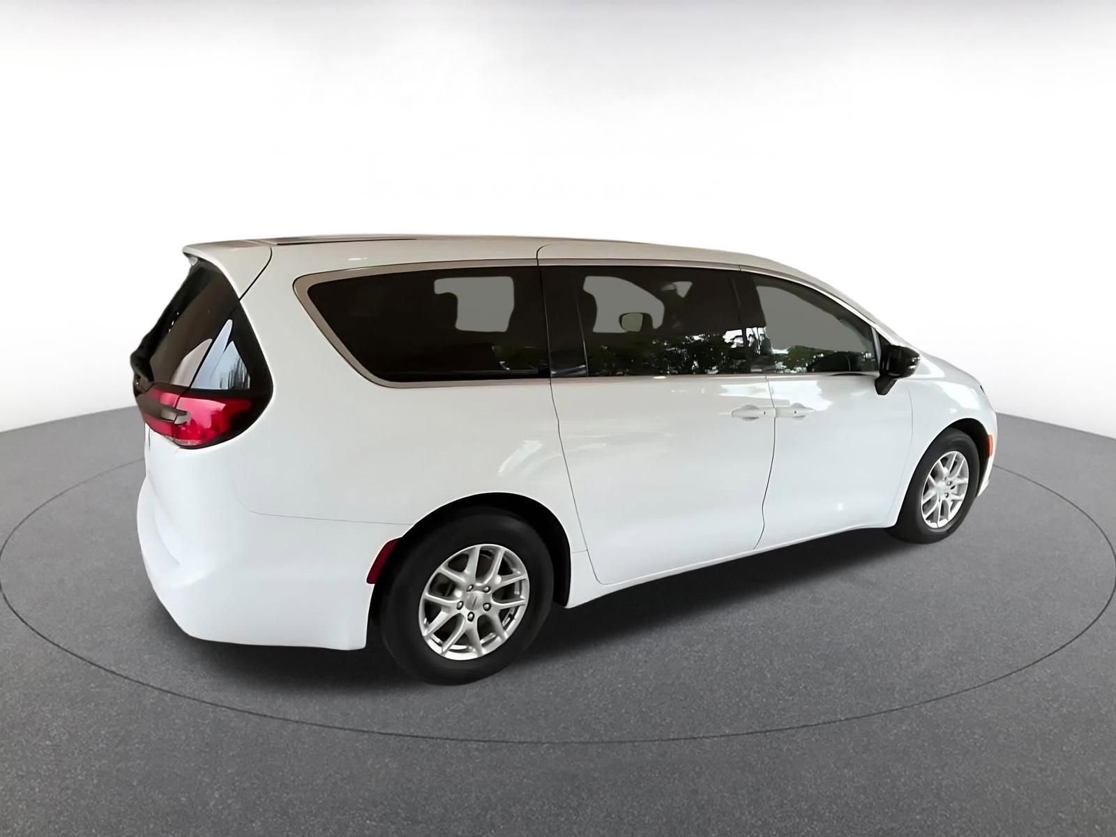 Thumbnail: 2025 Chrysler Pacifica - 15