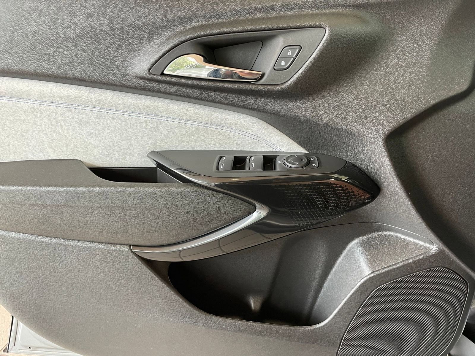 Thumbnail: 2025 Chevrolet Trax - 20