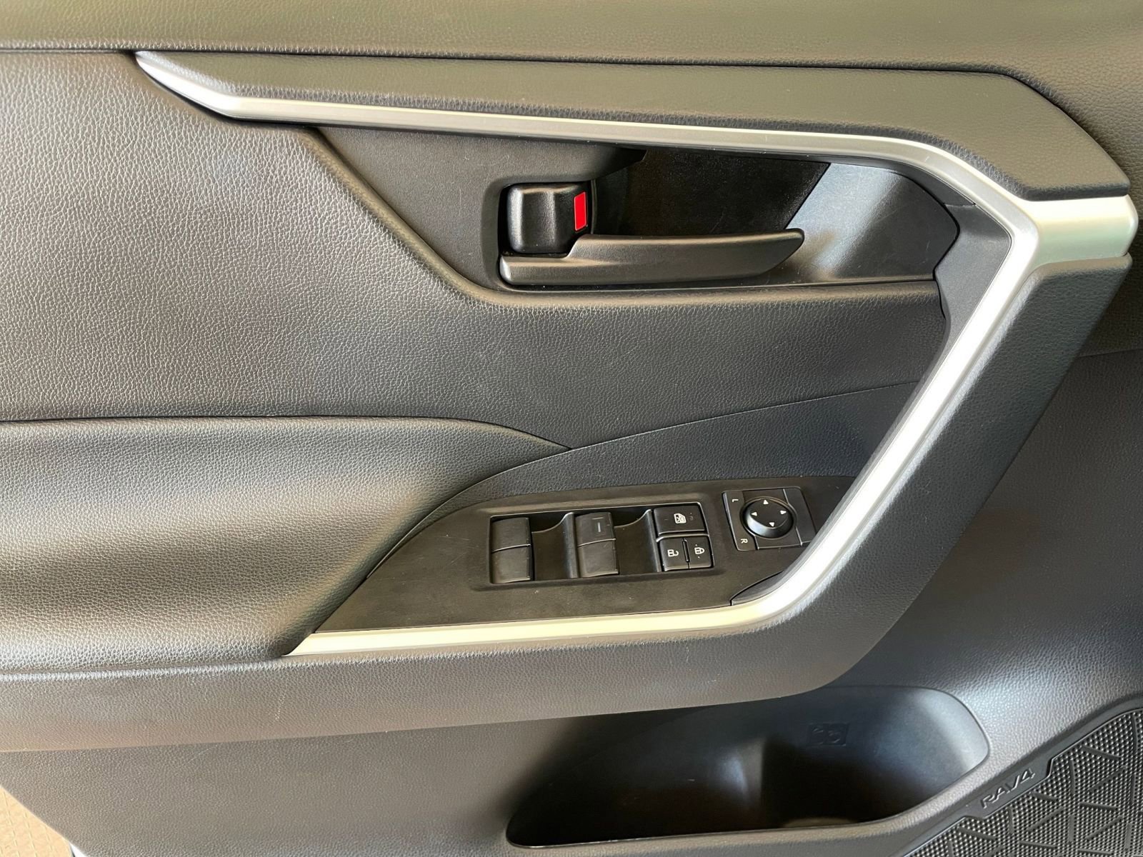 Thumbnail: 2025 Toyota RAV4 - 20