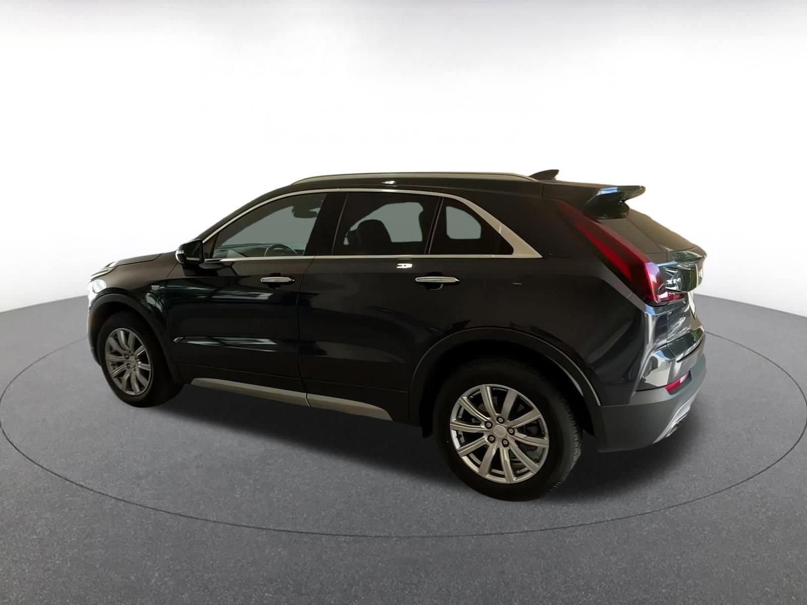 Thumbnail: 2023 Cadillac XT4 - 10