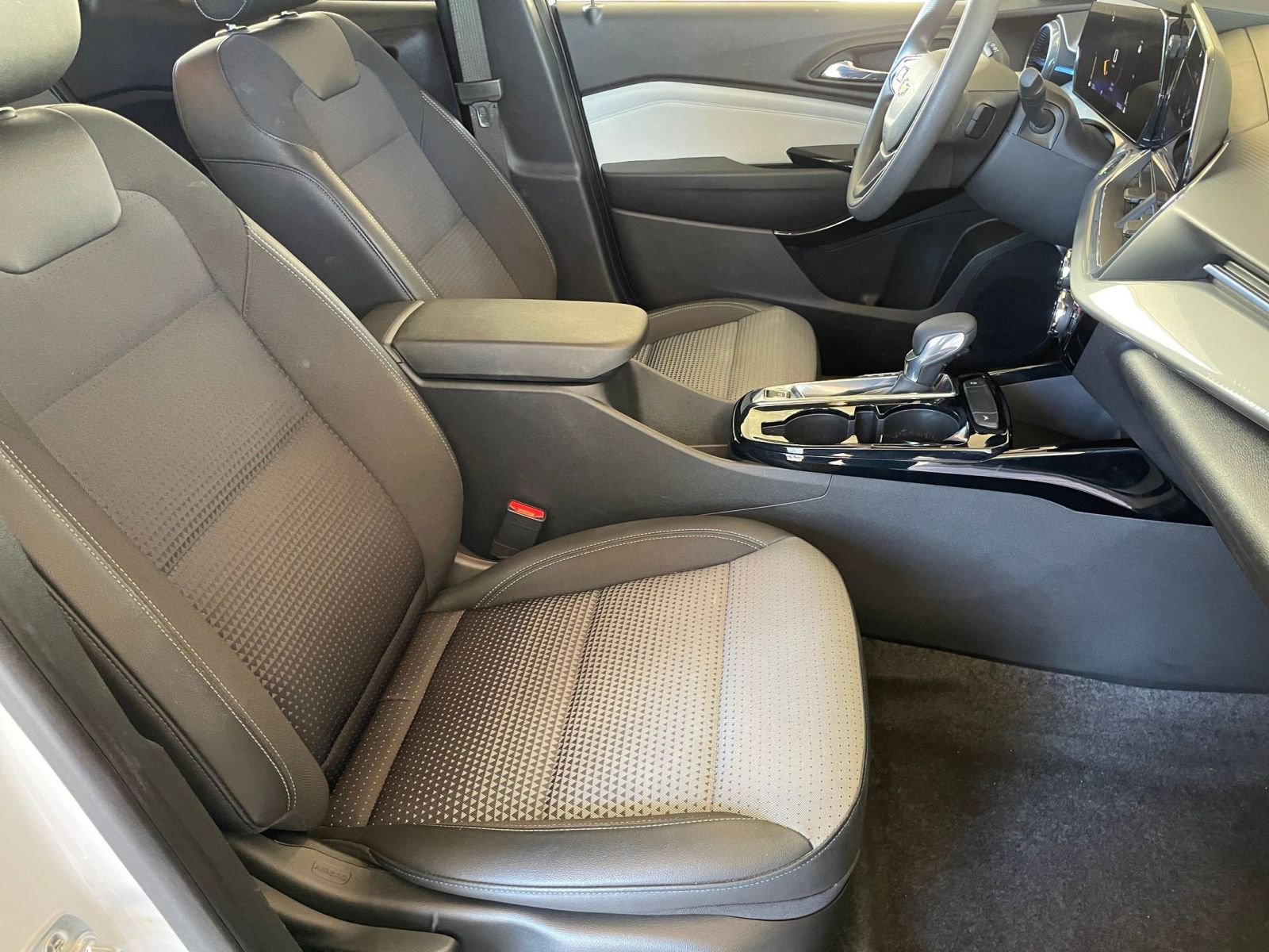 Thumbnail: 2025 Chevrolet Trax - 35