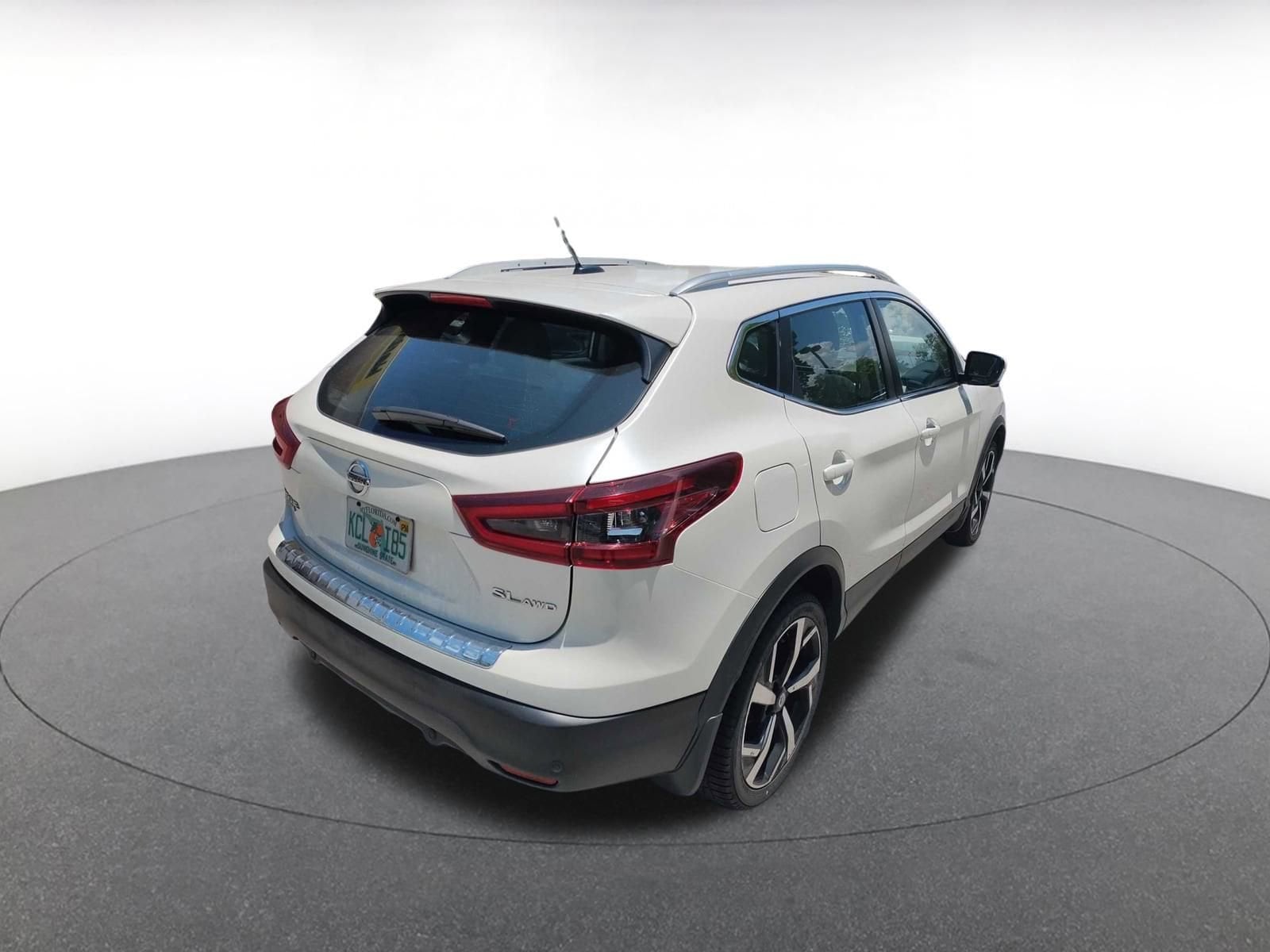 2022 Nissan Rogue Sport SL 5
