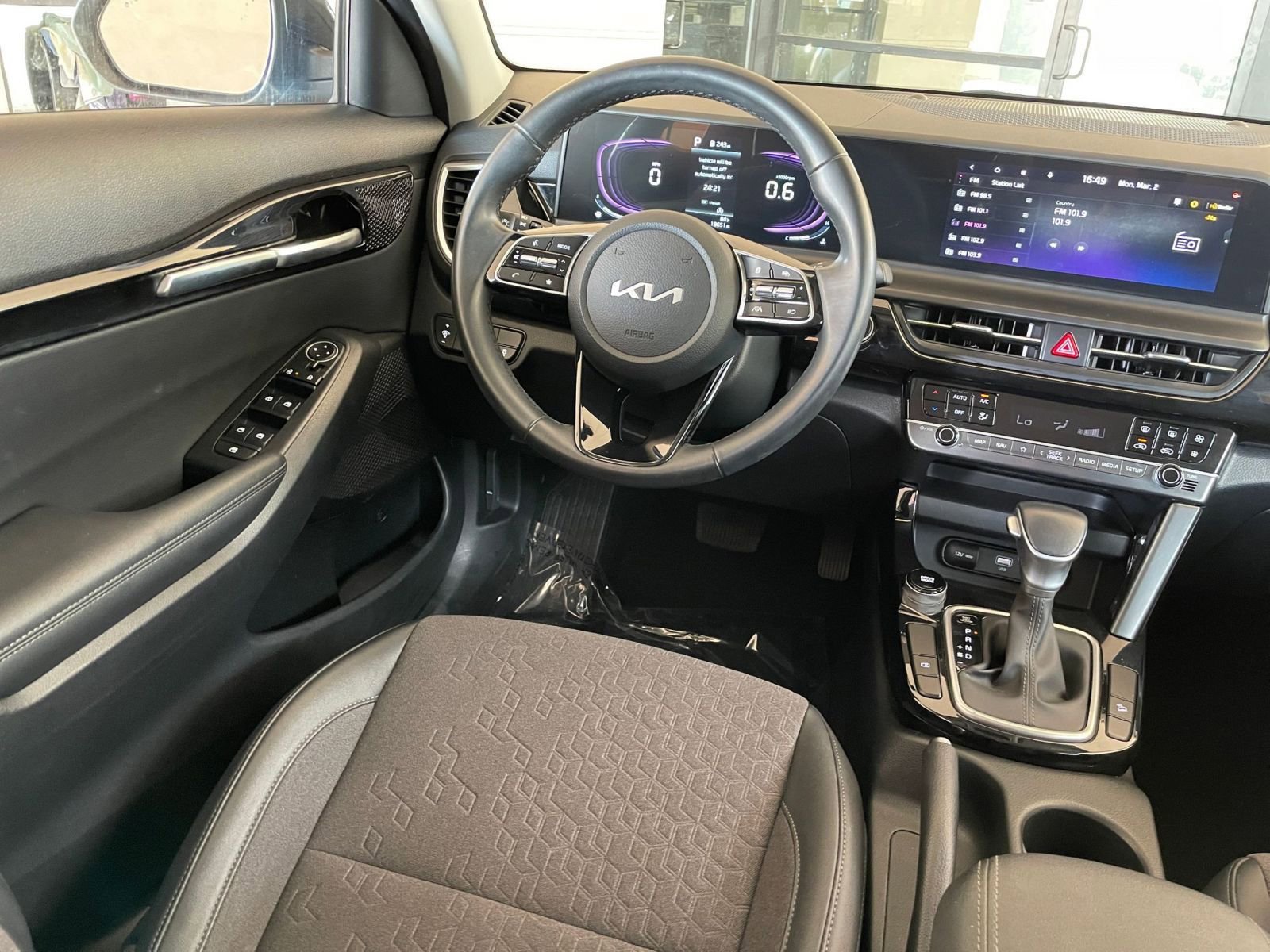 Thumbnail: 2025 Kia Seltos - 35