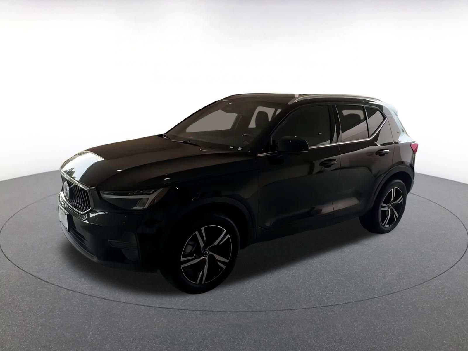 Thumbnail: 2024 Volvo XC40 - 3