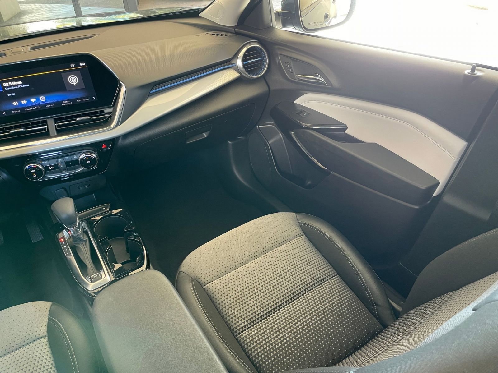 Thumbnail: 2025 Chevrolet Trax - 34