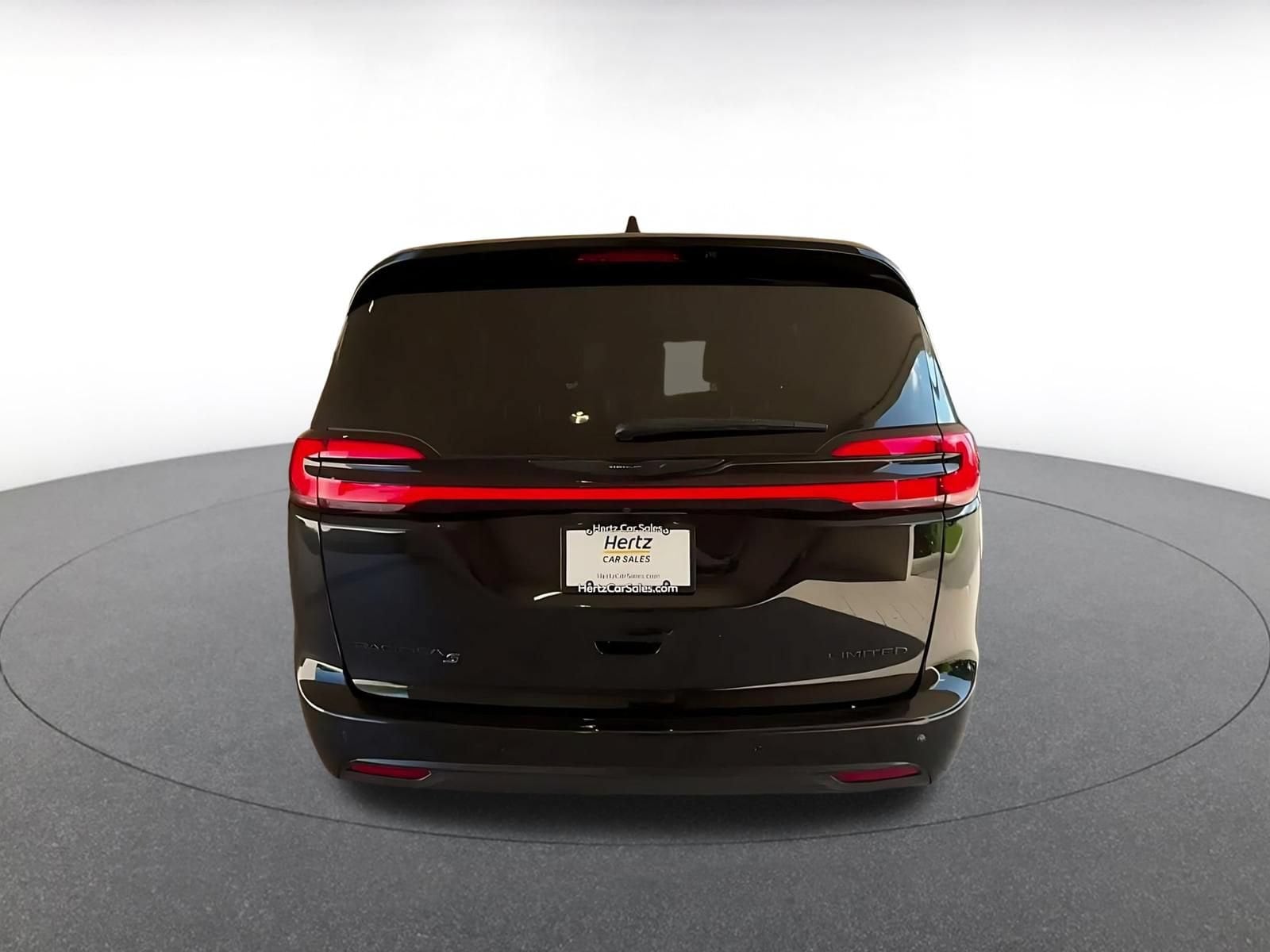 Thumbnail: 2025 Chrysler Pacifica - 10