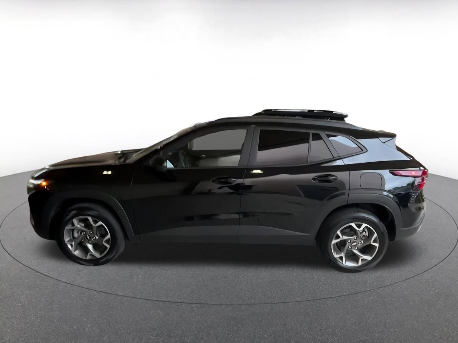 Thumbnail: 2025 Chevrolet Trax - 9