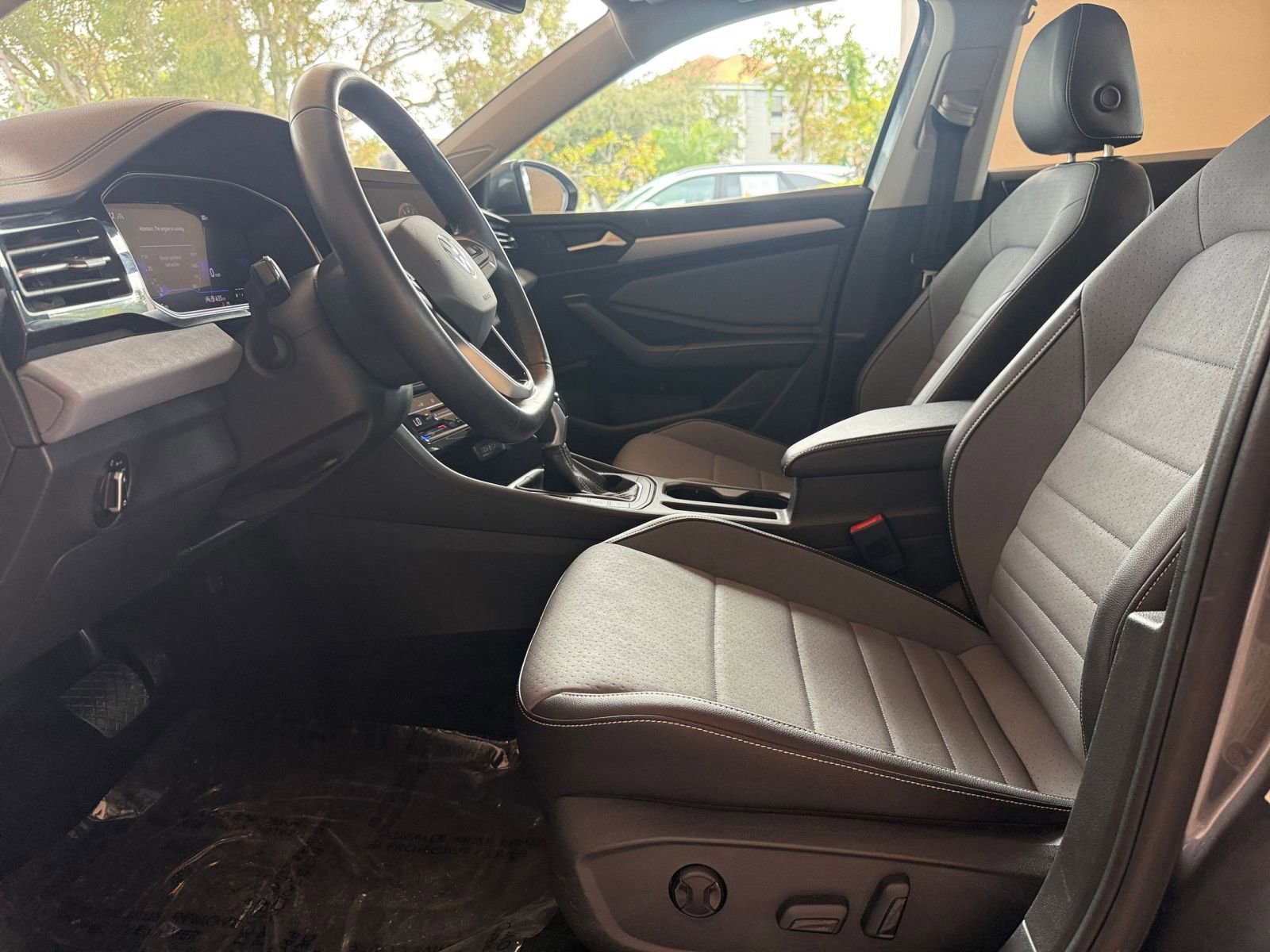 Thumbnail: 2025 Volkswagen Jetta - 21