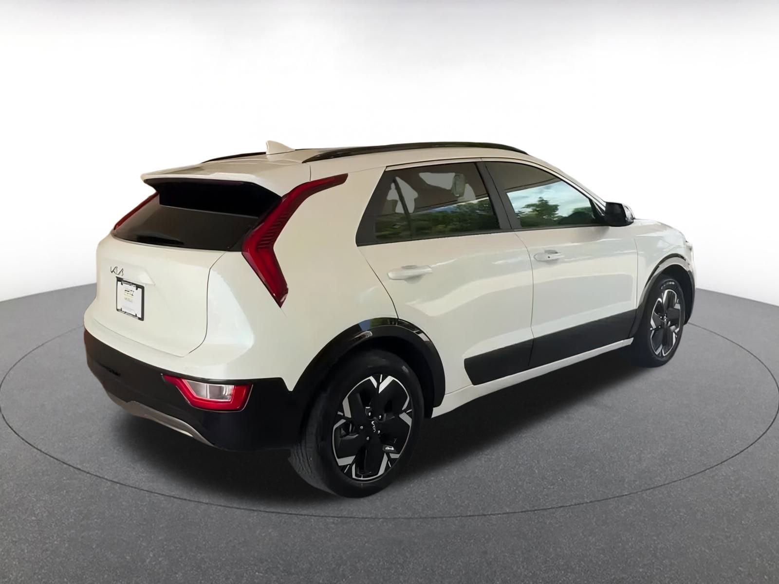 Thumbnail: 2023 Kia Niro - 15