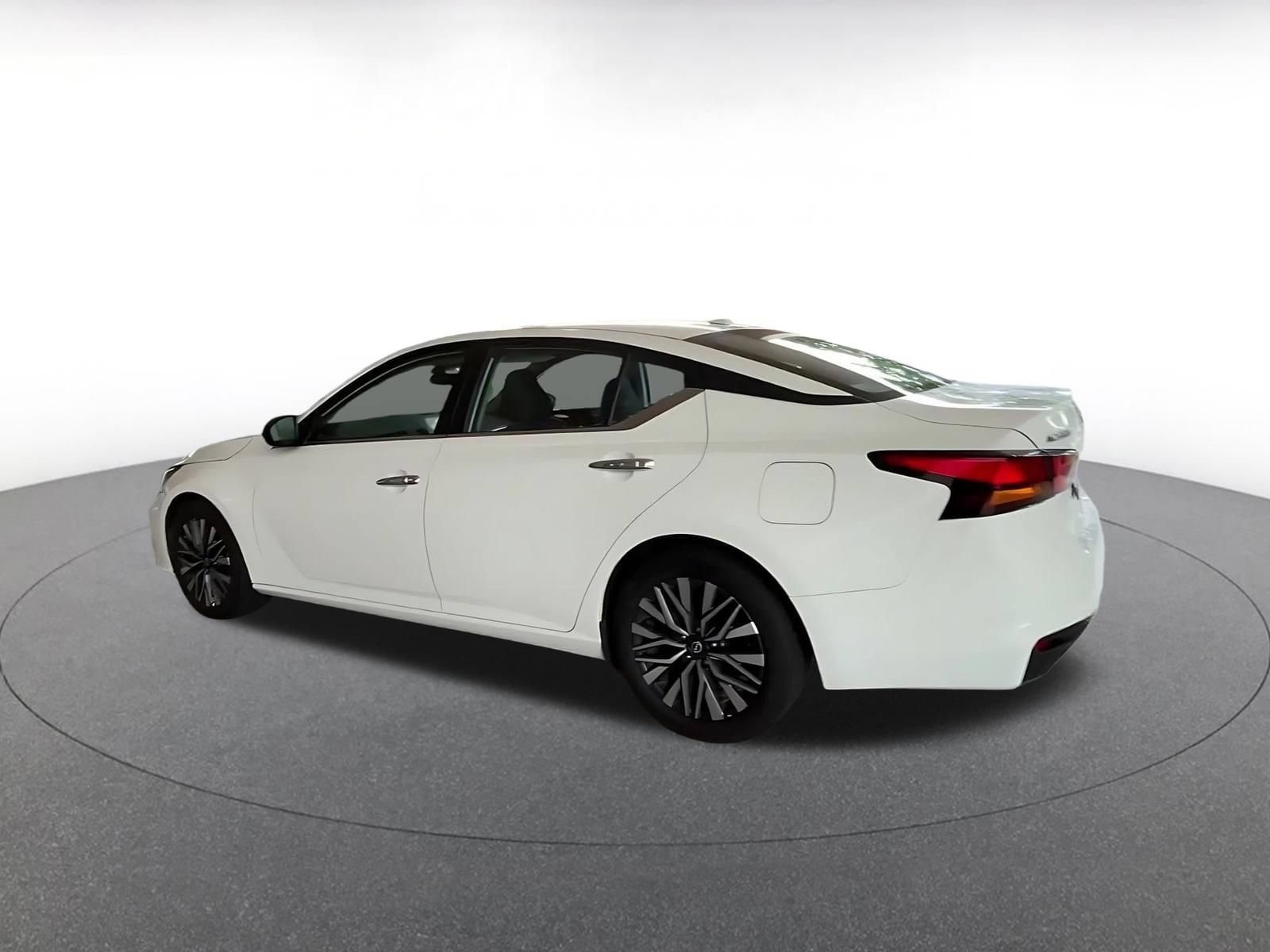 Thumbnail: 2025 Nissan Altima - 9