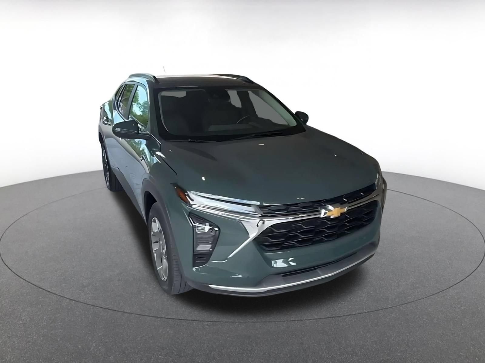 Thumbnail: 2025 Chevrolet Trax - 3