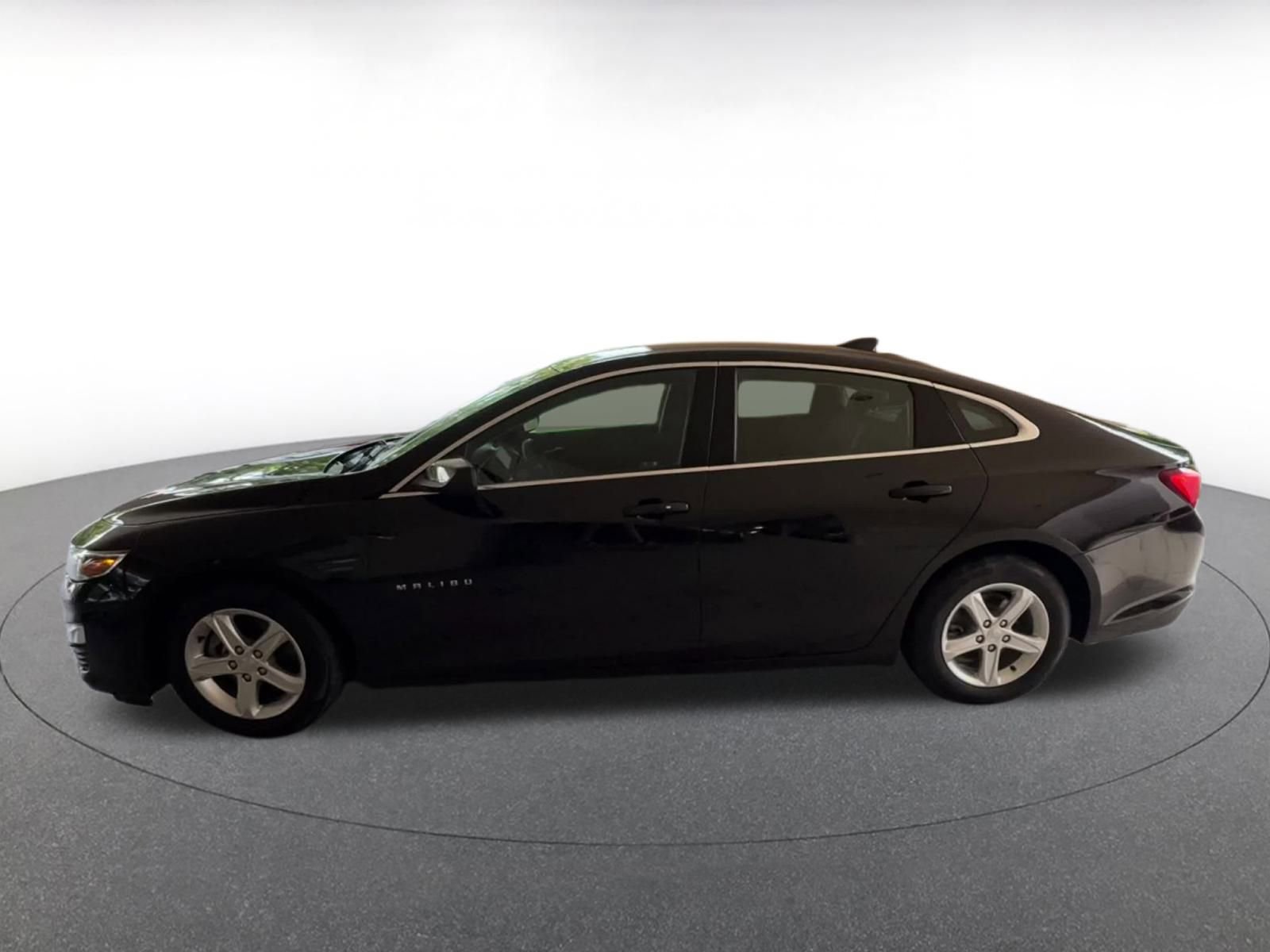 Thumbnail: 2023 Chevrolet Malibu - 9