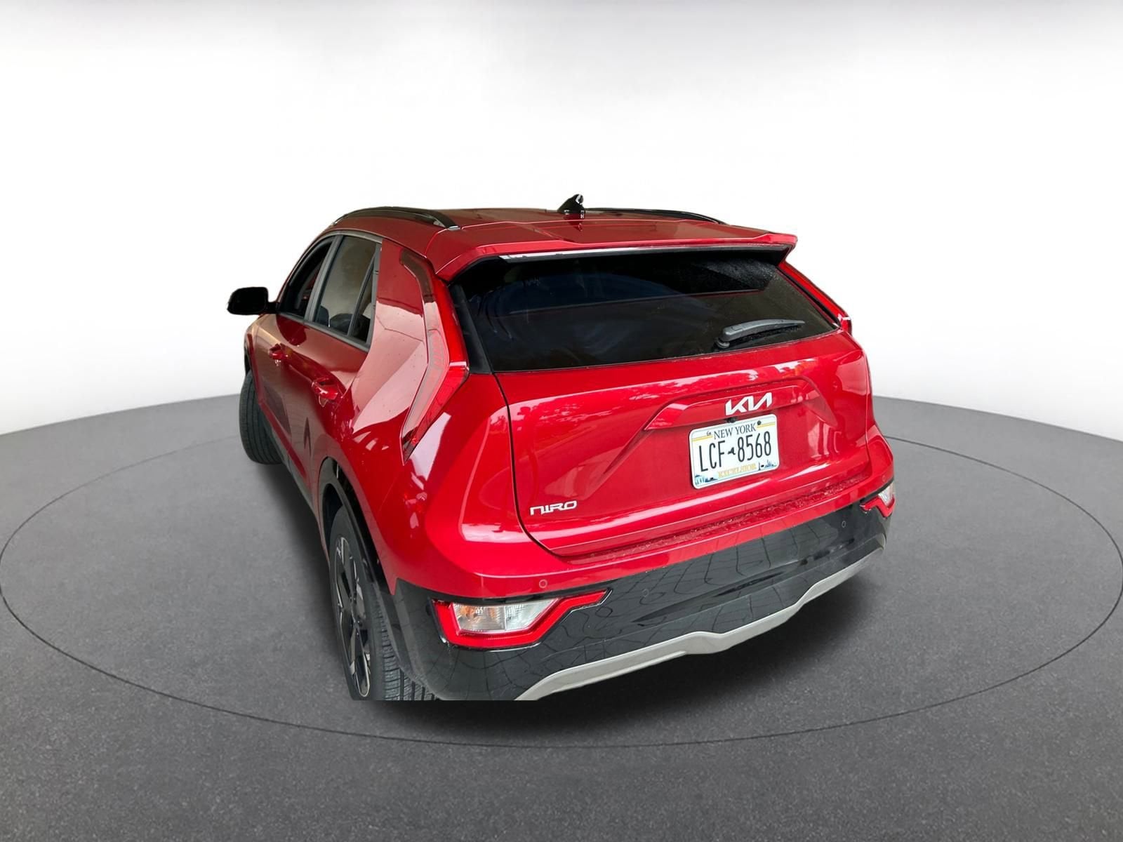 Thumbnail: 2023 Kia Niro - 4